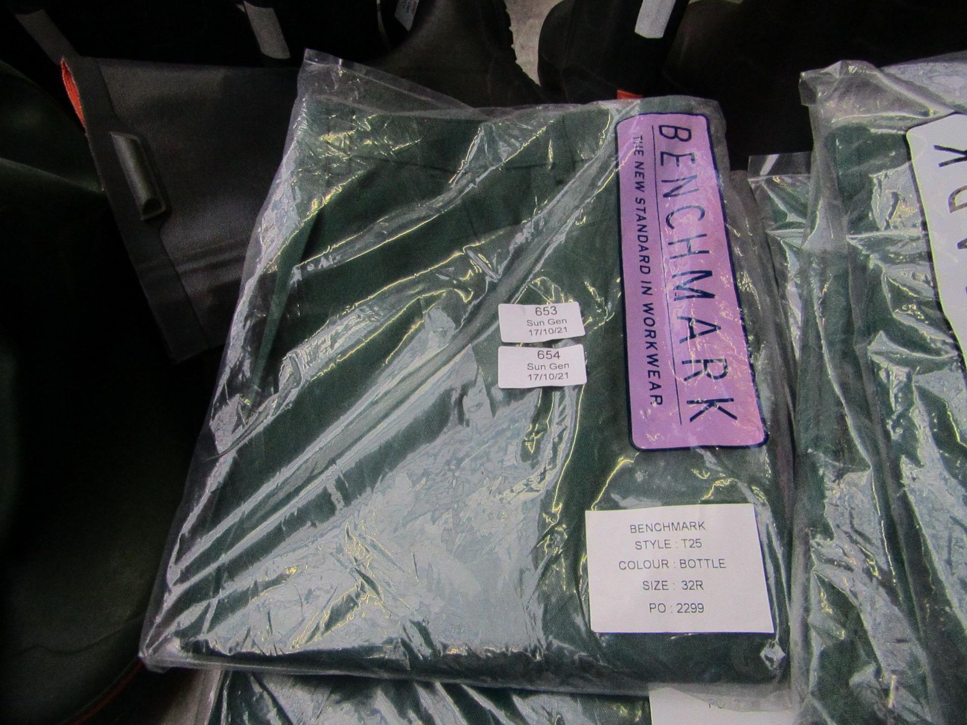 1x benchmark size 32 green work pants - new & packaged.