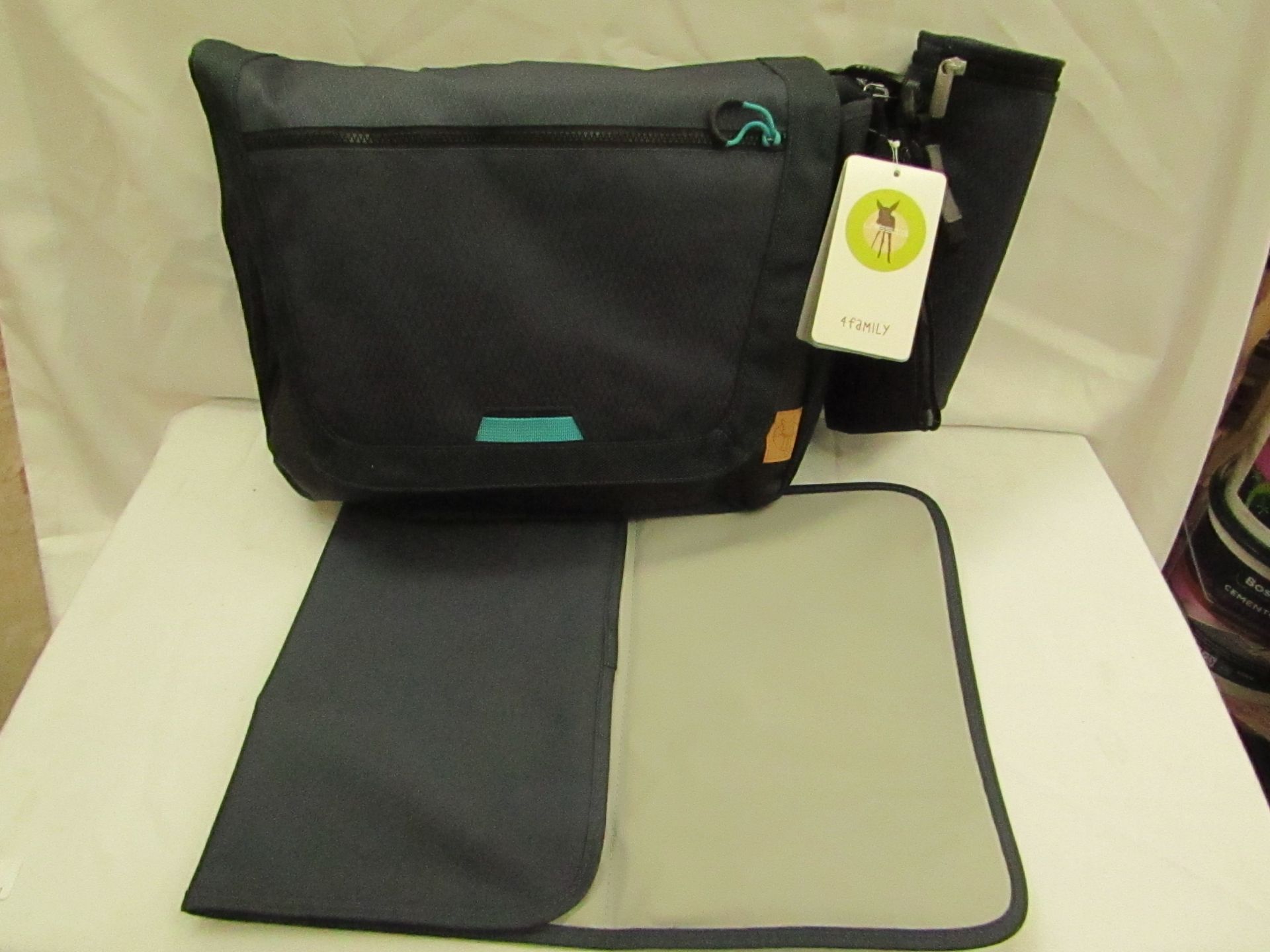 1x Lassig - Mens Sporty Messenger Bag - New With Original Tags & Packaged.