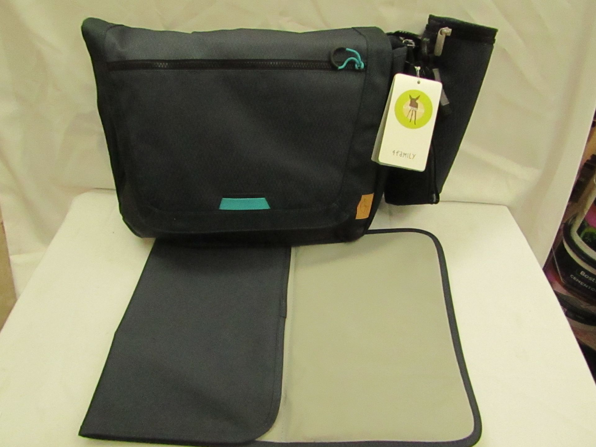 1x Lassig - Mens Sporty Messenger Bag - New With Original Tags & Packaged.