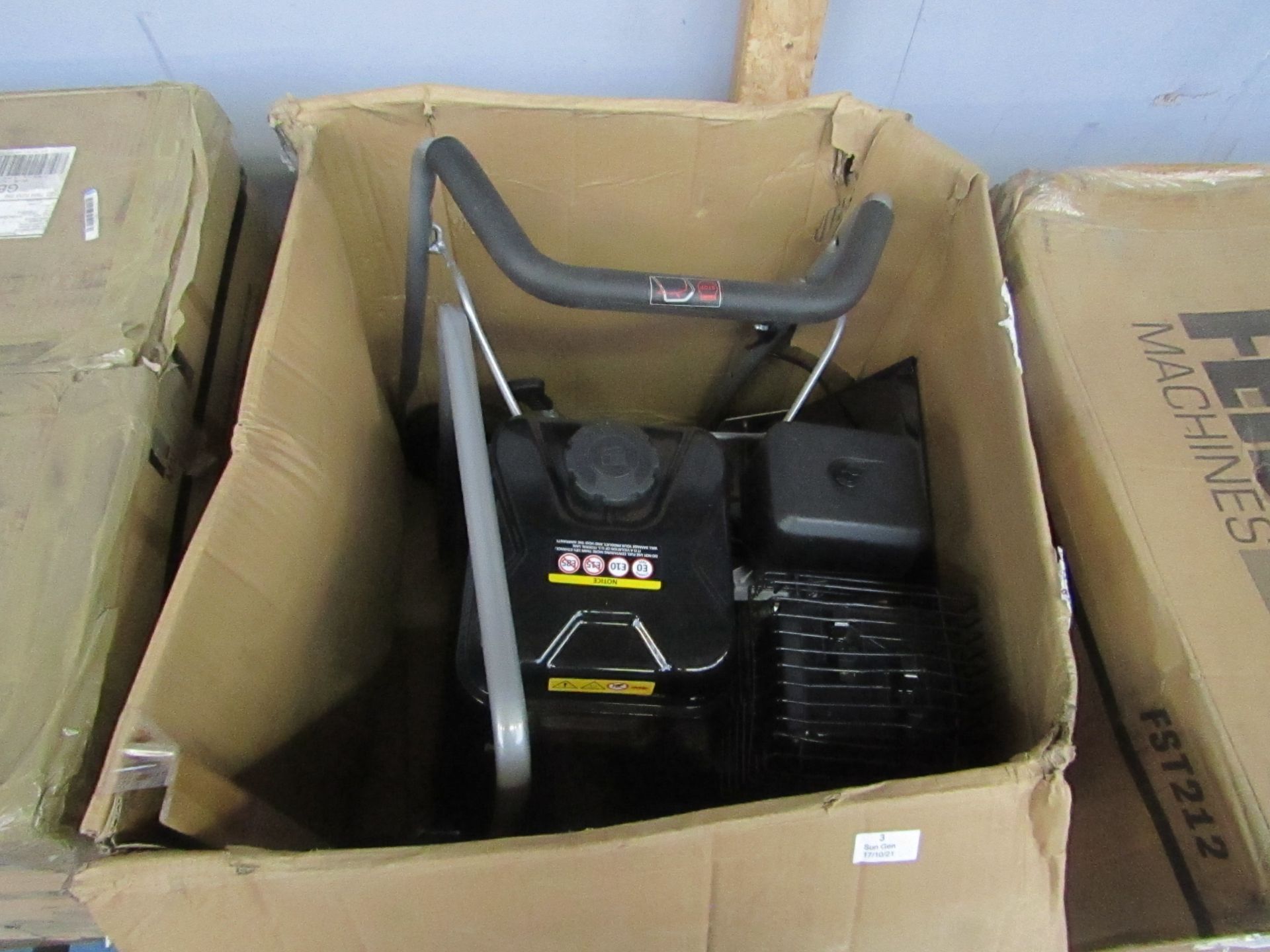 1x Feider FST212 Petrol Lawn scarifier - unchecked & boxed ( box is damaged )- If unsure please do