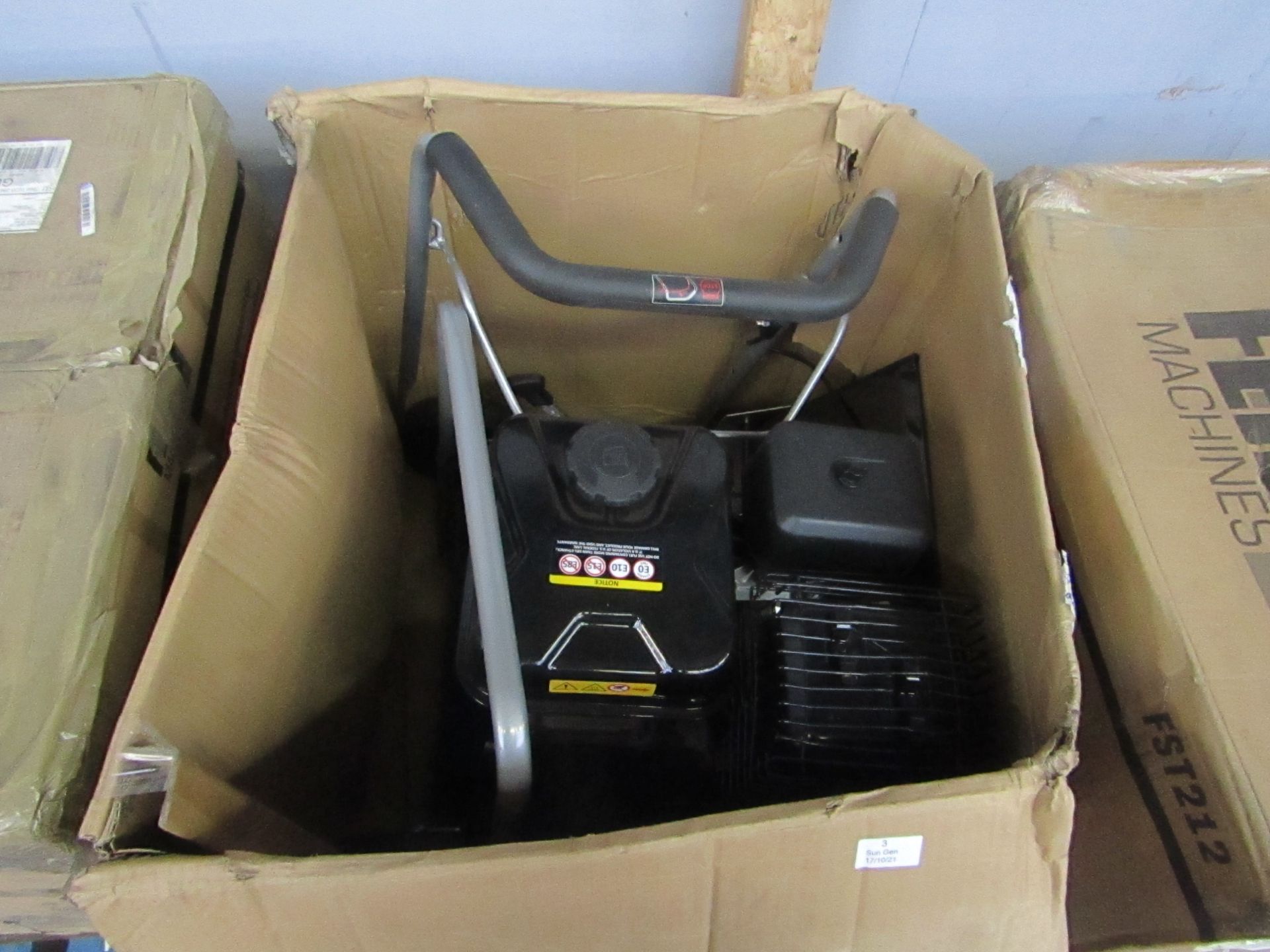 1x Feider FST212 Petrol Lawn scarifier - unchecked & boxed ( box is damaged )- If unsure please do