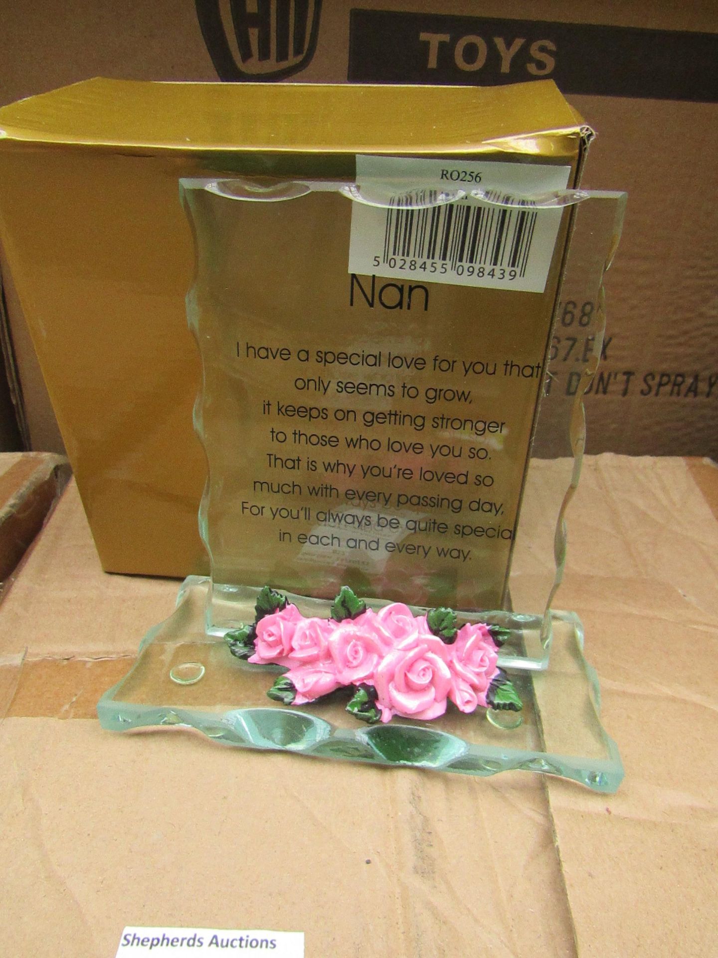 1x The mavflower glass collection - glass nan gift - see image for design - new & boxed.