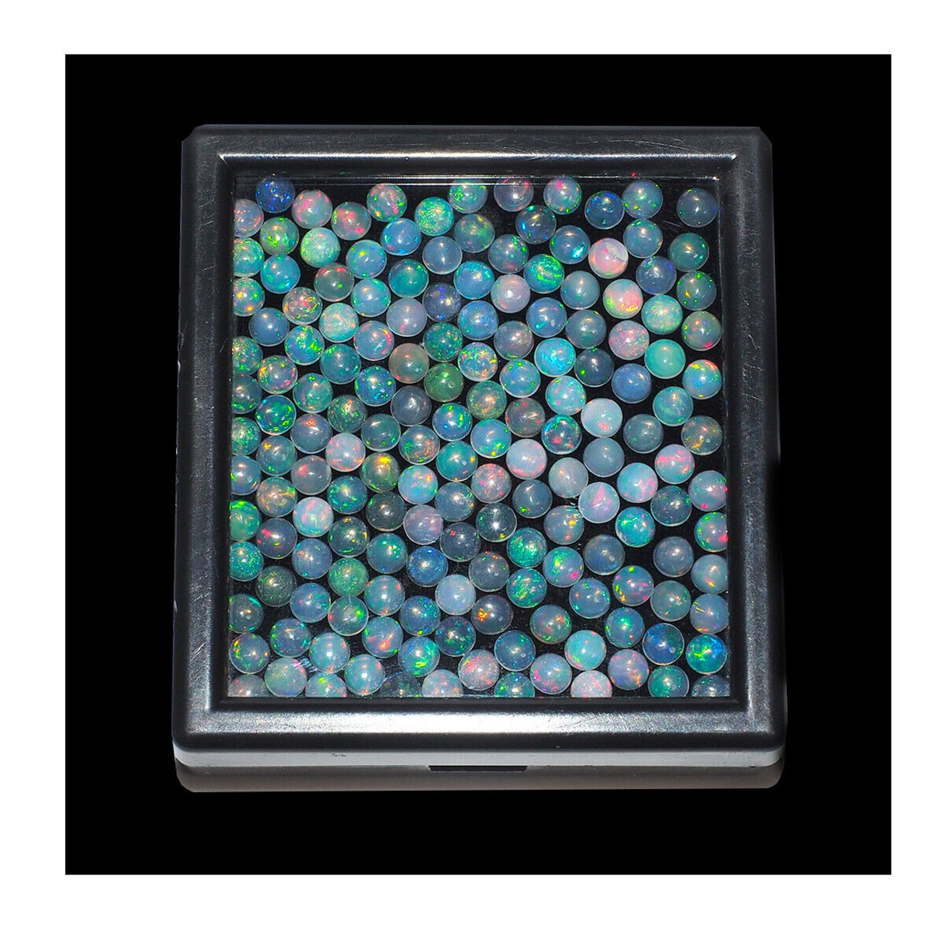 IGL&I Certified - Natural Ethiopian Opals - 50 Pieces - Round Cabochon shape. Average retail
