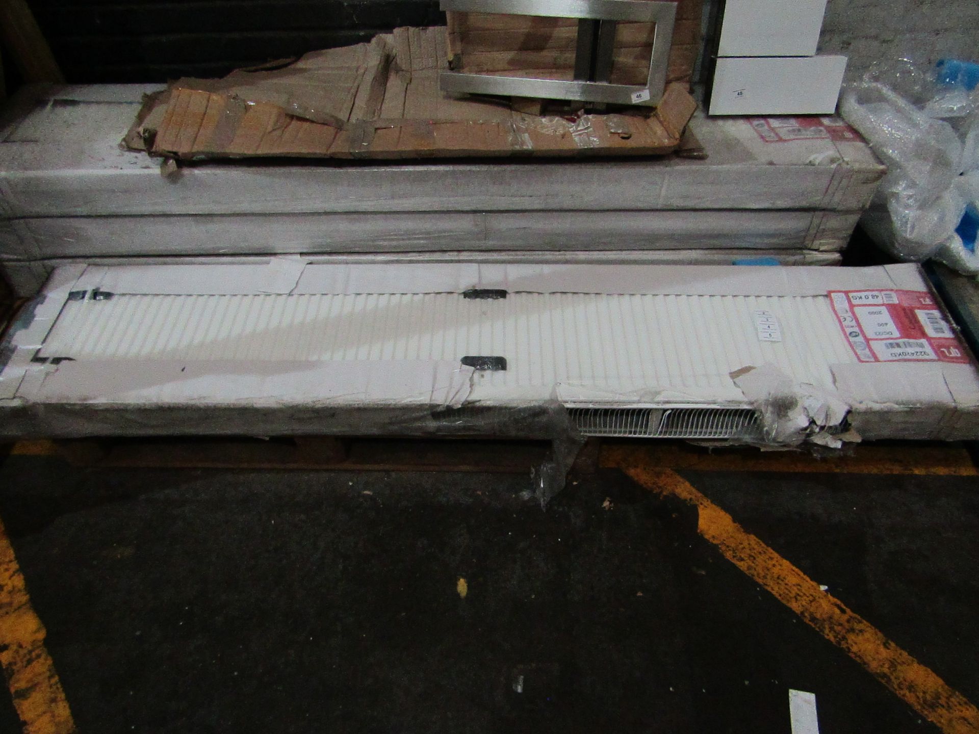 QRL Group 400x2000mm double radiator, new but the packaging is dirty, RRp Circa £150