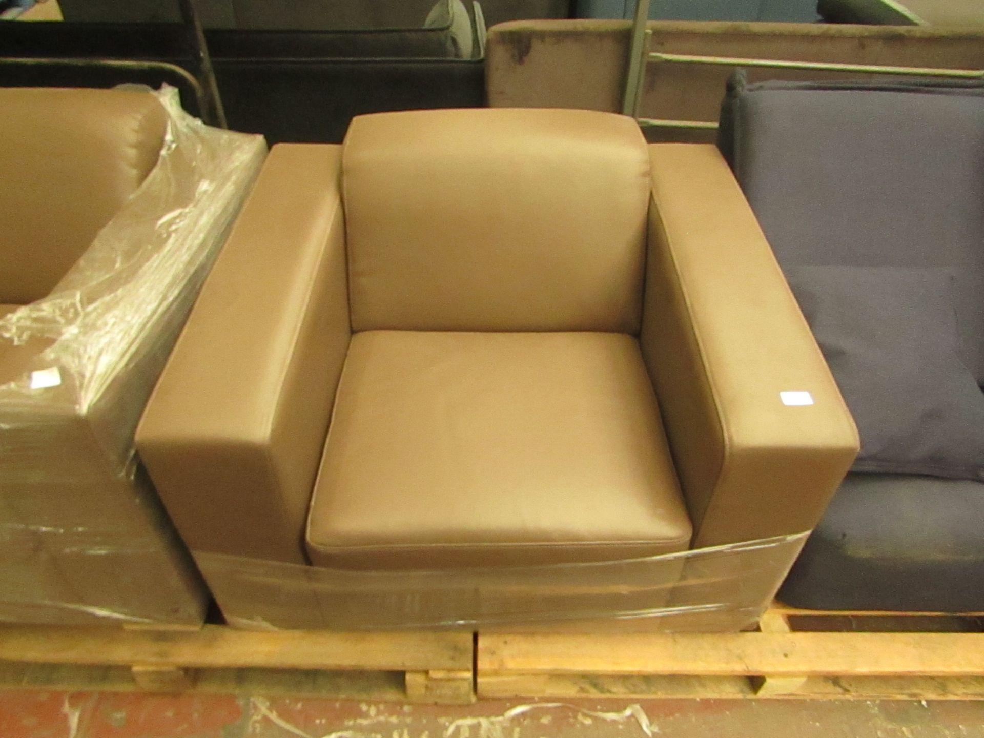 | 1X | LOFT LEATHER ARMCHAIR | (PLEASE NOTE, THIS DOES NOT PROVIDE ANY WARRANTY OR GUARANTEE AS THIS