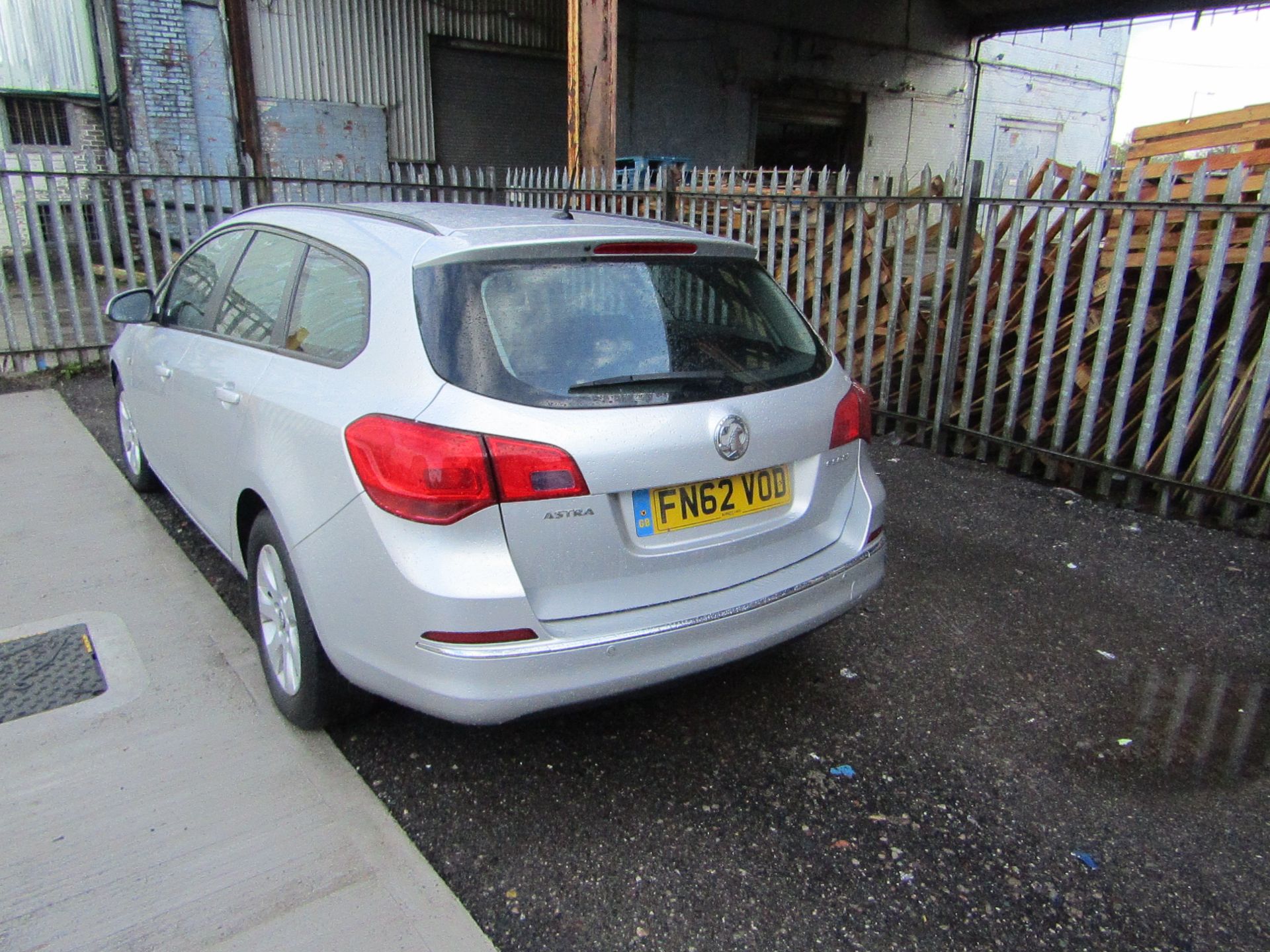 62 plate Vauxhall Astra Exclusive CDTi ECOFLX Silver Estate Car. 1686CC, First Registered 31.10. - Image 4 of 11