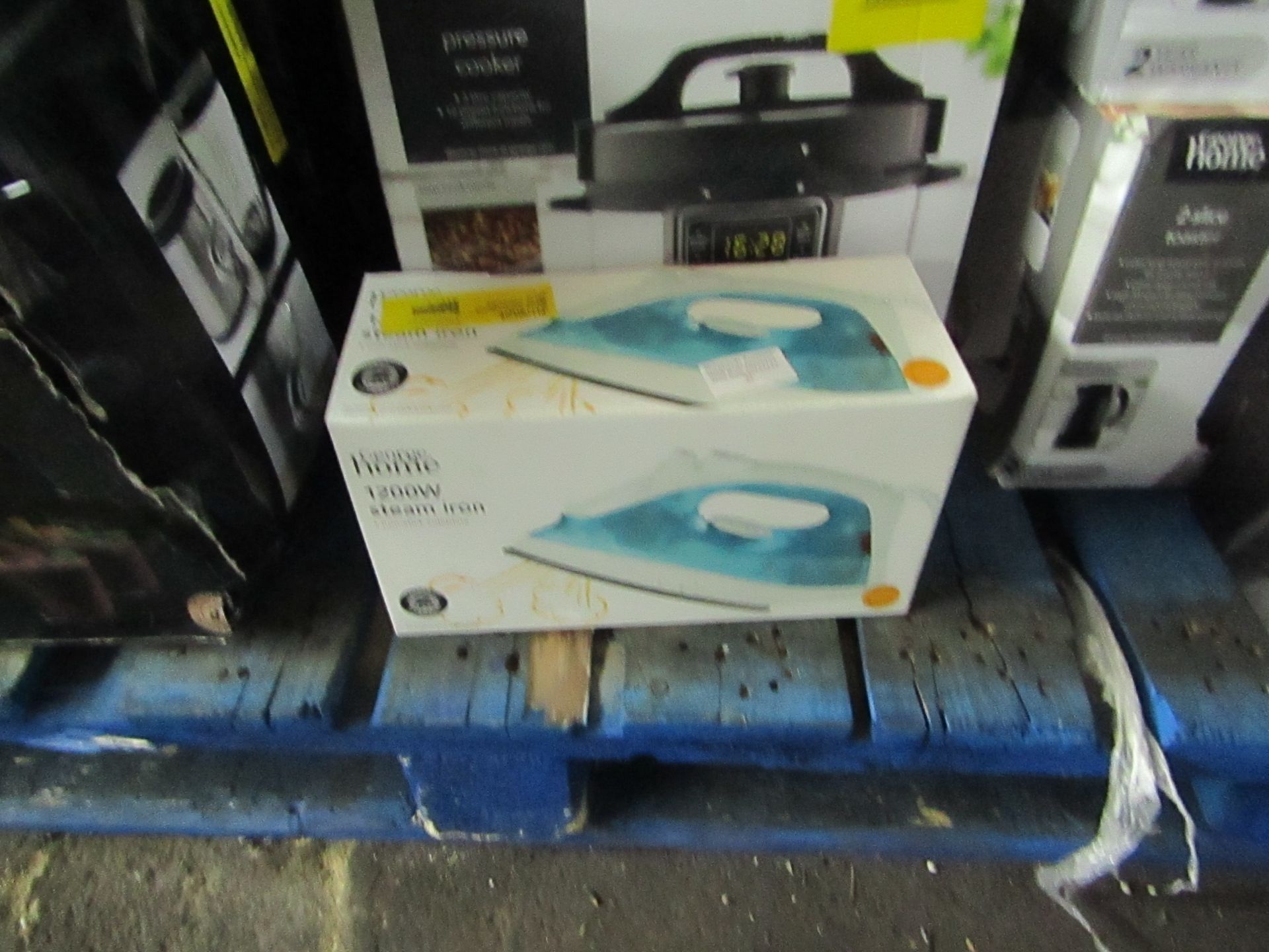 | 1X | 1200W STEAM IRON | UNCHECKED & BOXED | NO ONLINE RESALE | RRP £6 | TOTAL LOT RRP £6 | LOAD