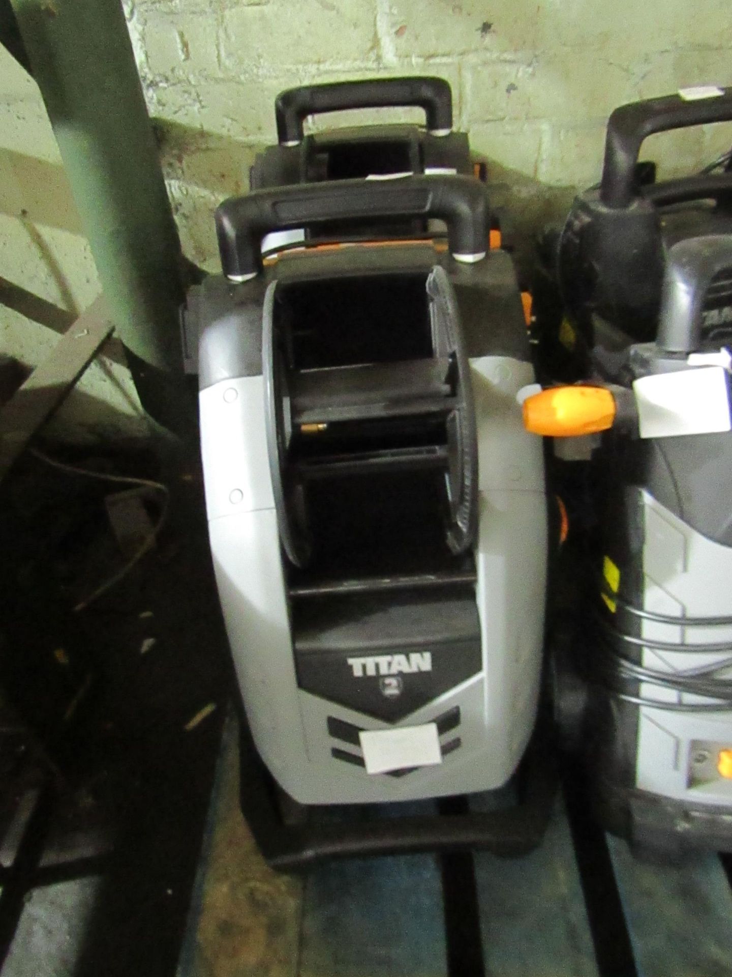 Titan - 2200w Corded High Pressure Washer - TTB2200PRW-DSS - Item Powers On - Please Note No