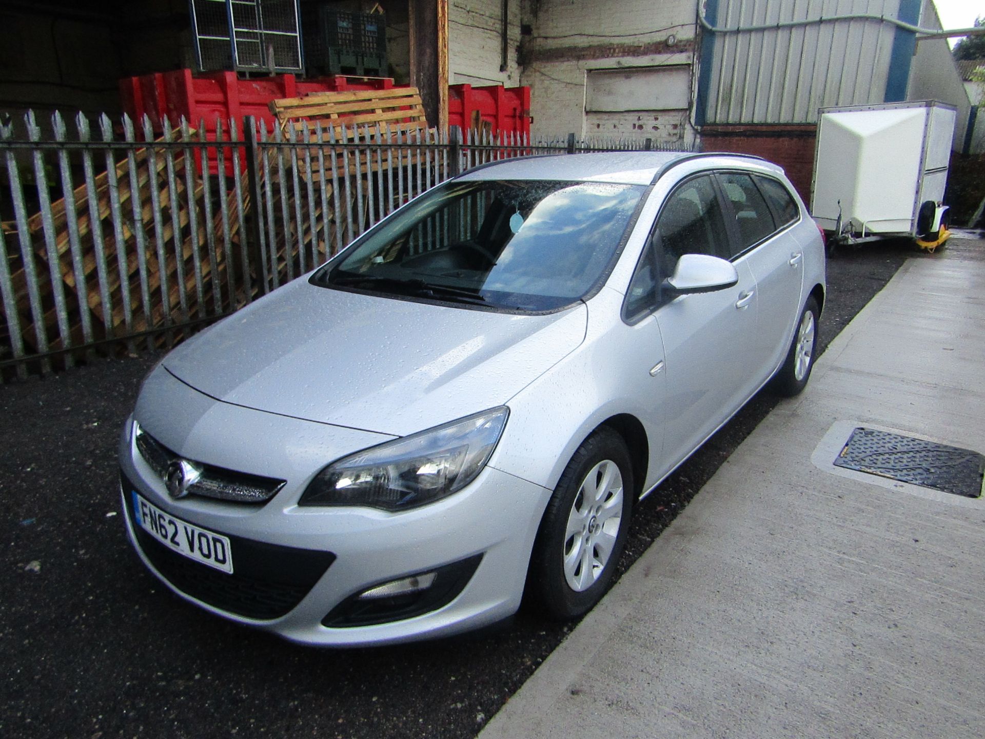 ** Special Buyers Commission 15% **62 plate Vauxhall Astra Exclusive CDTi ECOFLX Silver Estate - Image 2 of 11