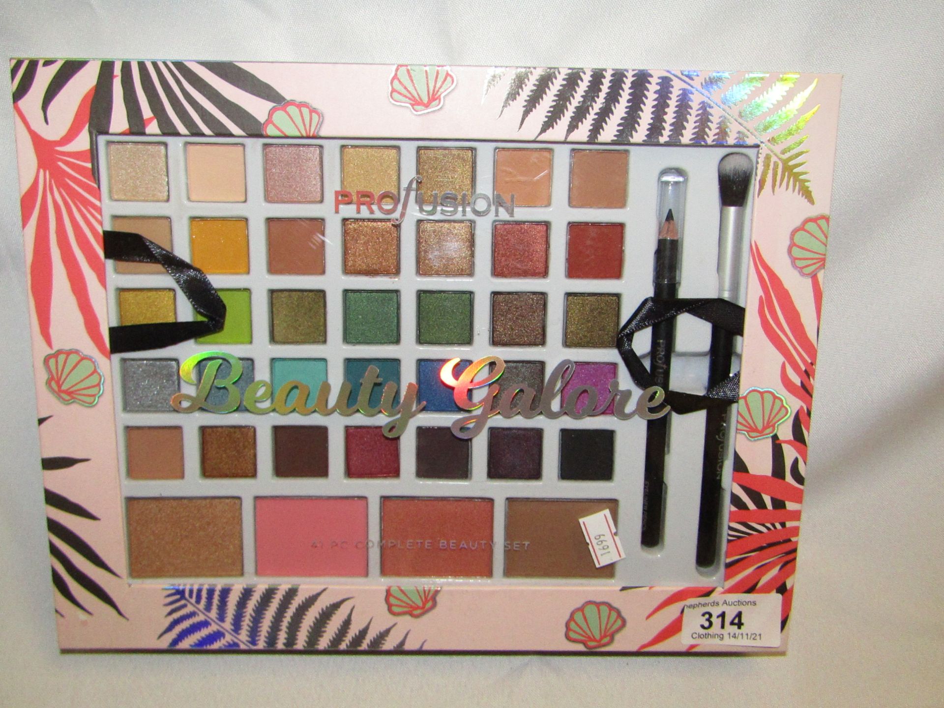 Pro-Fusion Beauty Galore 41 PC Complete beauty Set New & Boxed