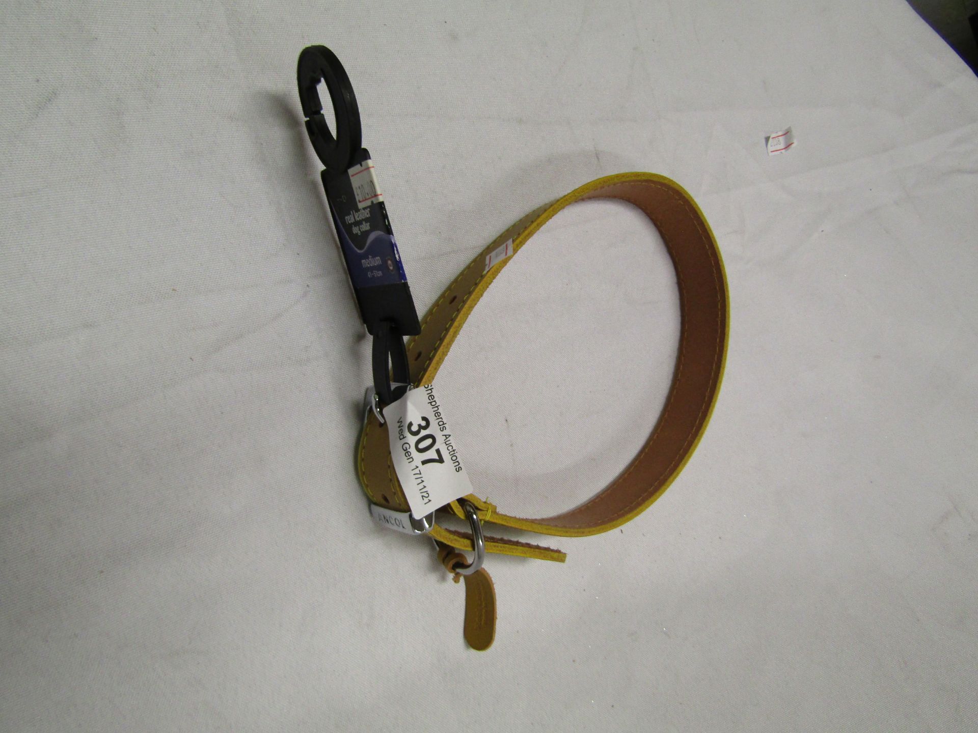 1 x Real Leather Dog Collar size M new with tag