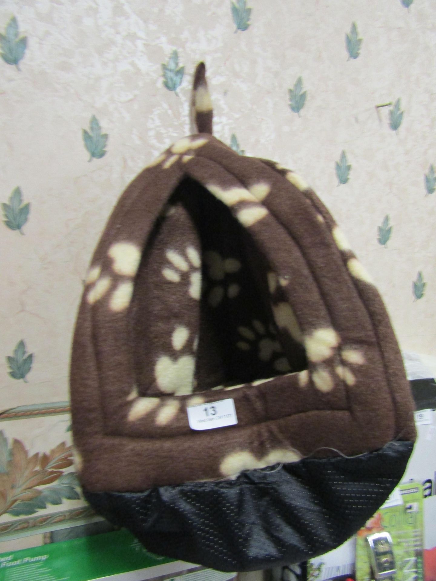 1 x Plush Pet Tent size Small looks new no packaging