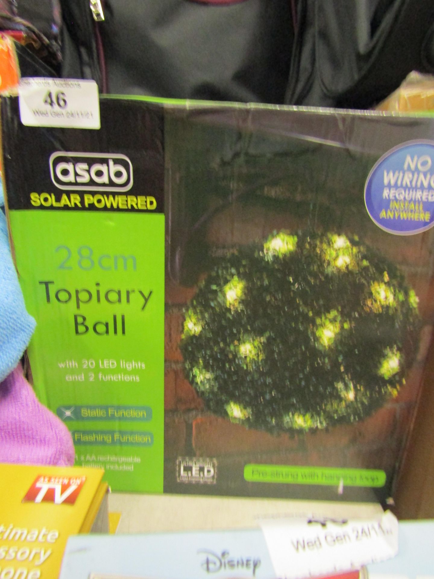 1 x Asab Solar Powered 28cm Topiary Ball packaged unchecked