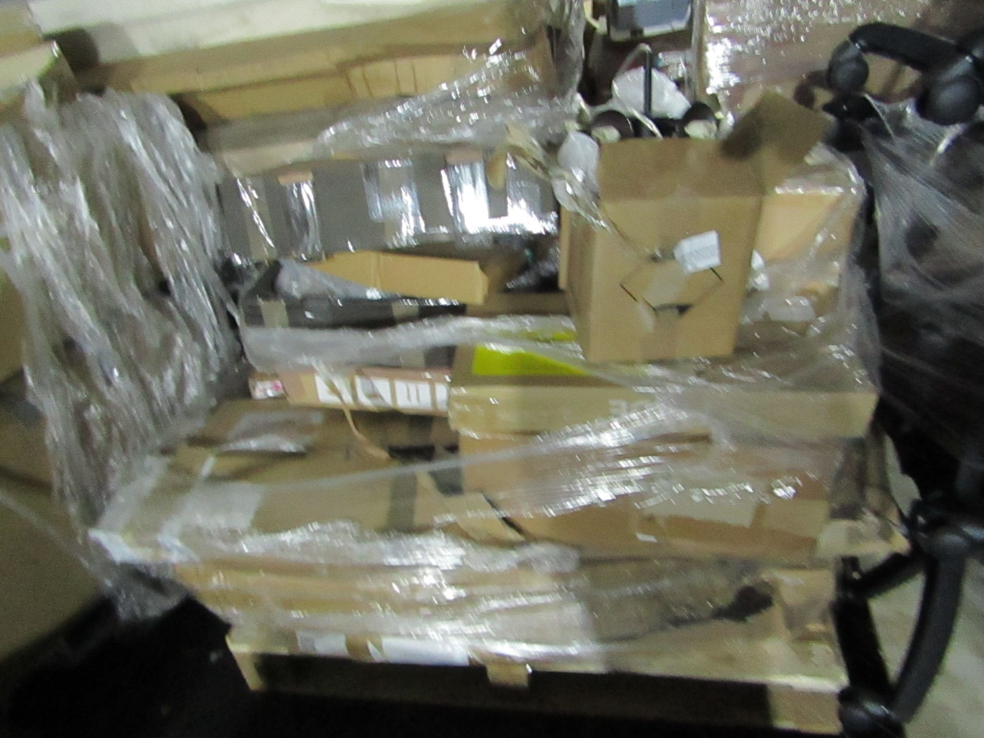 Mixed pallet of Made.com customer returns to include 14 items of stock with a total RRP of