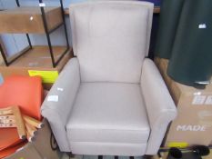 1 x Laz-y-boy Chair RRP £800 SKU NOID TOTAL RRP £800 This lot is a completely UNCHECKED. We have not