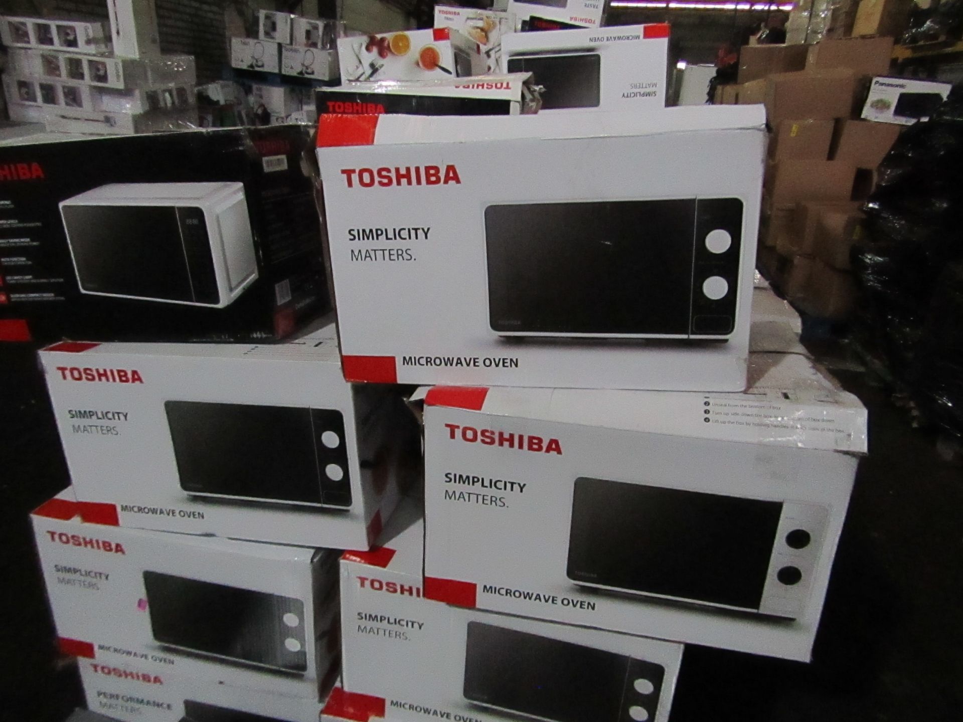 | 5X | TOSHIBA MICROWAVE OVEN | UNCHECKED | NO ONLINE RESALE | RRP œ70 | TOTAL LOT RRP œ350 | LOAD