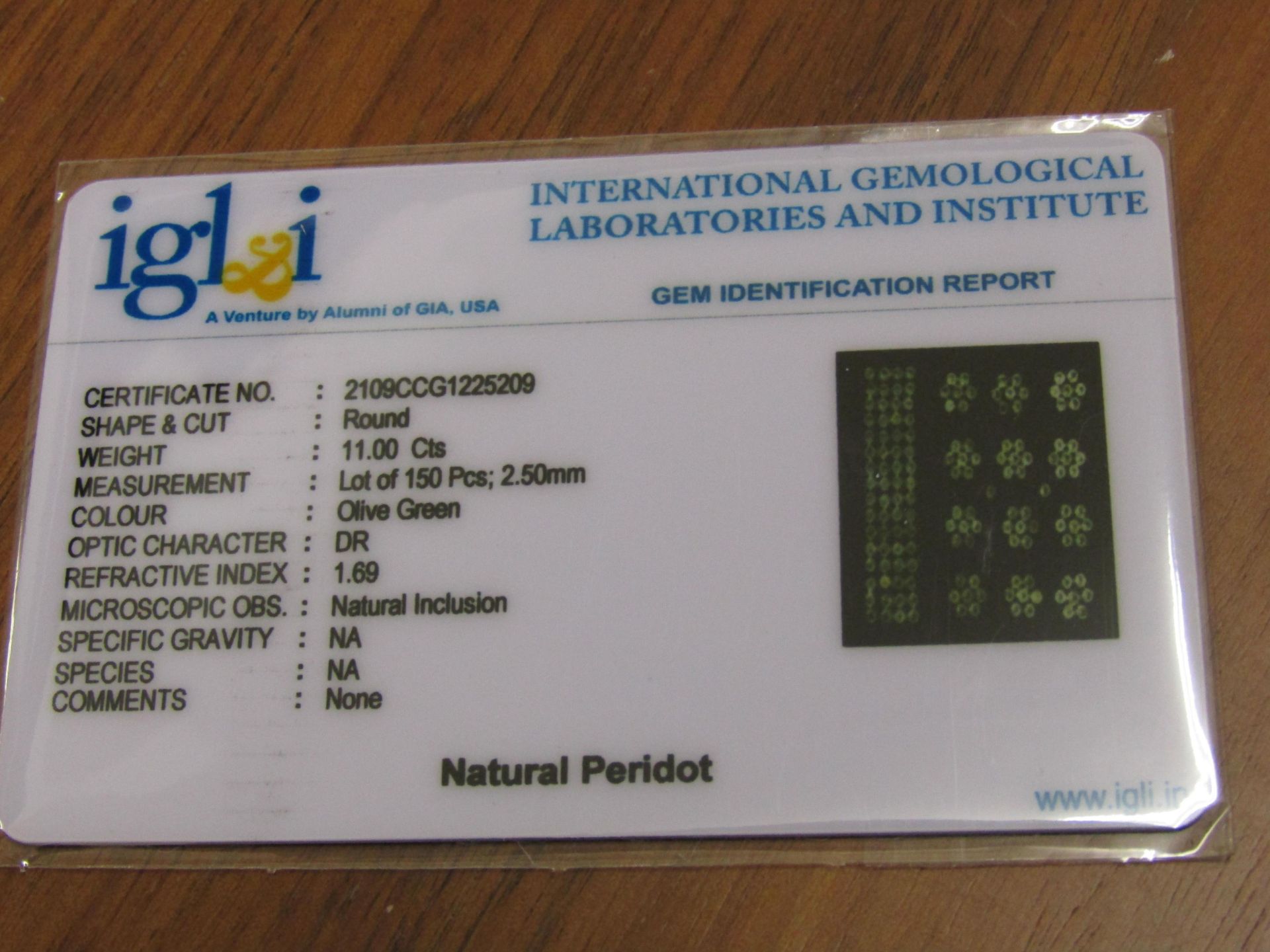 IGL&I Certified - Natural Peridot - 11.00 Carats - 150 Pieces - Average retail value £1,441.40. - Image 2 of 2