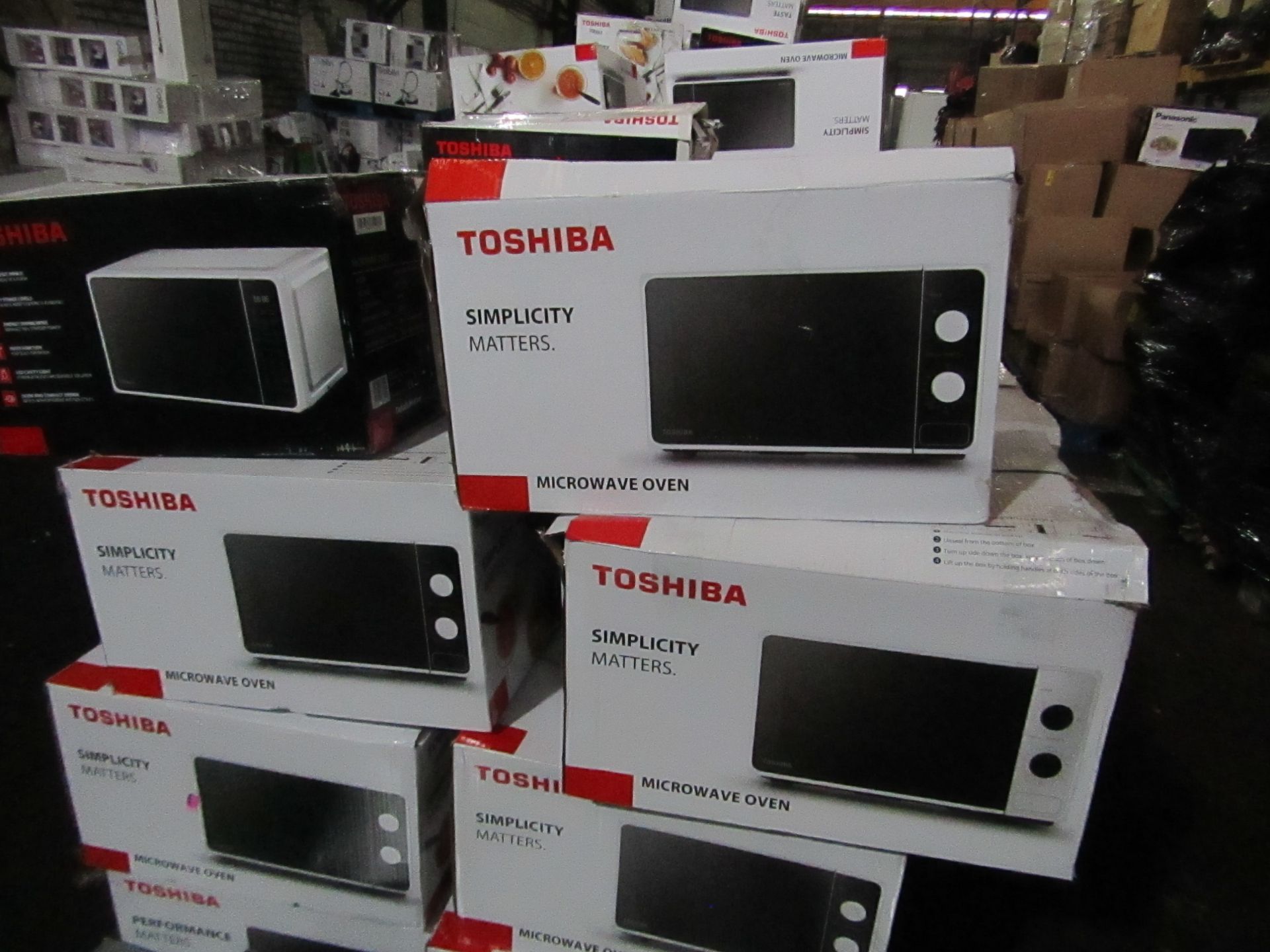 | 5X | TOSHIBA MICROWAVE OVEN | UNCHECKED | NO ONLINE RESALE | RRP ?70 | TOTAL LOT RRP ?350 | LOAD