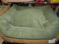 1 x Made.com Kysler Pet Bed, Medium Sage Green Cord RRP œ49 SKU MAD-AP-PETKYS050SGE-UK TOTAL RRP œ49