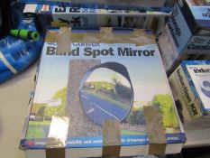 1x Streetwize 40cm Blind Spot Mirror, Unchecked & Boxed.