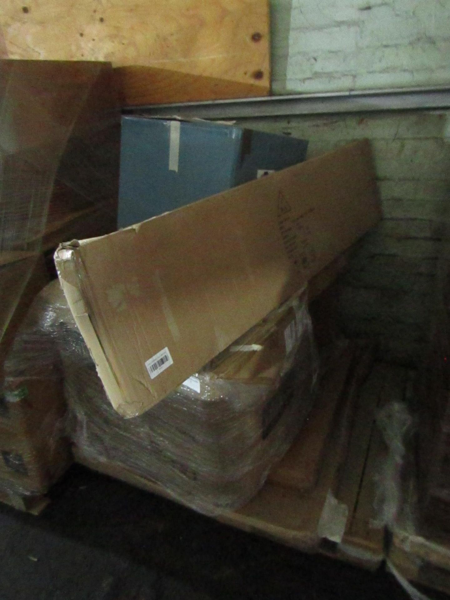 Mixed pallet of Cox & Cox customer returns to include 10 items of stock with a total RRP of