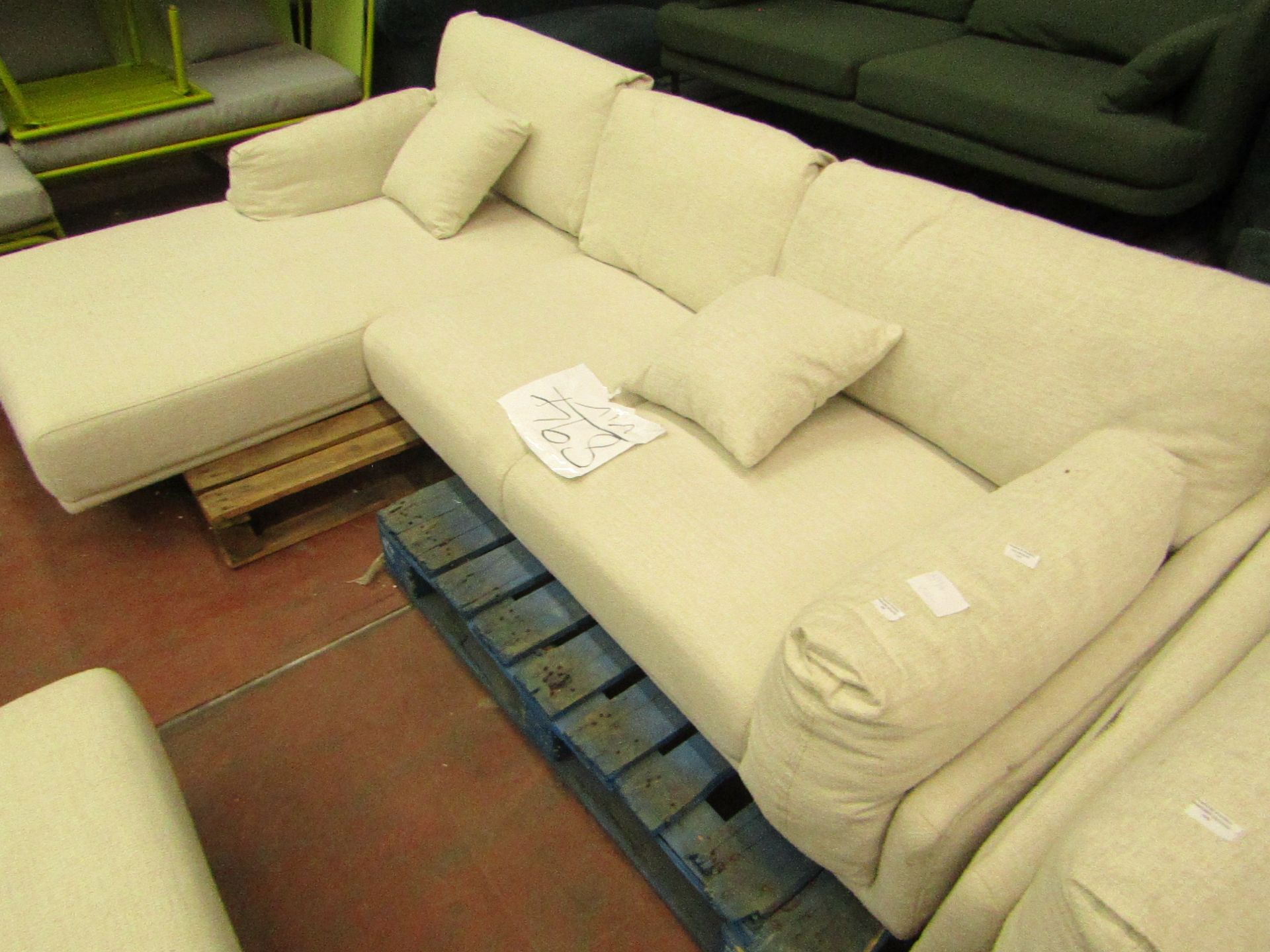 1 x Vivense Leo Corner Sofa Chaise Left, Ecru RRP £999.00 SKU VIV-UK9-201 TOTAL RRP £999 This lot is