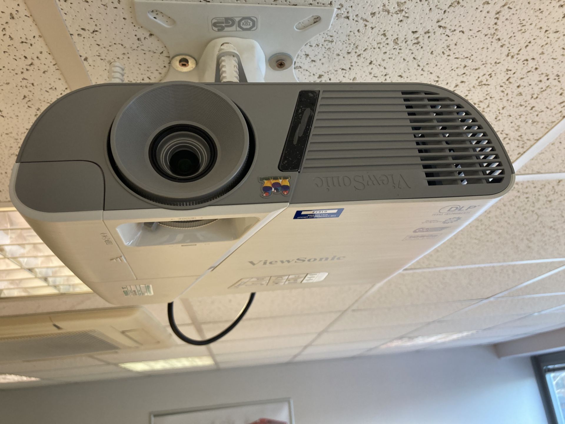 Viewsonic PJD7828HDLDLP 1080P Projector - Image 2 of 3