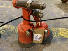 (1) FAR Rac 171 Pneumatic Air Riveter (1) FAR Rac 180 Pneumatic Air Riveter