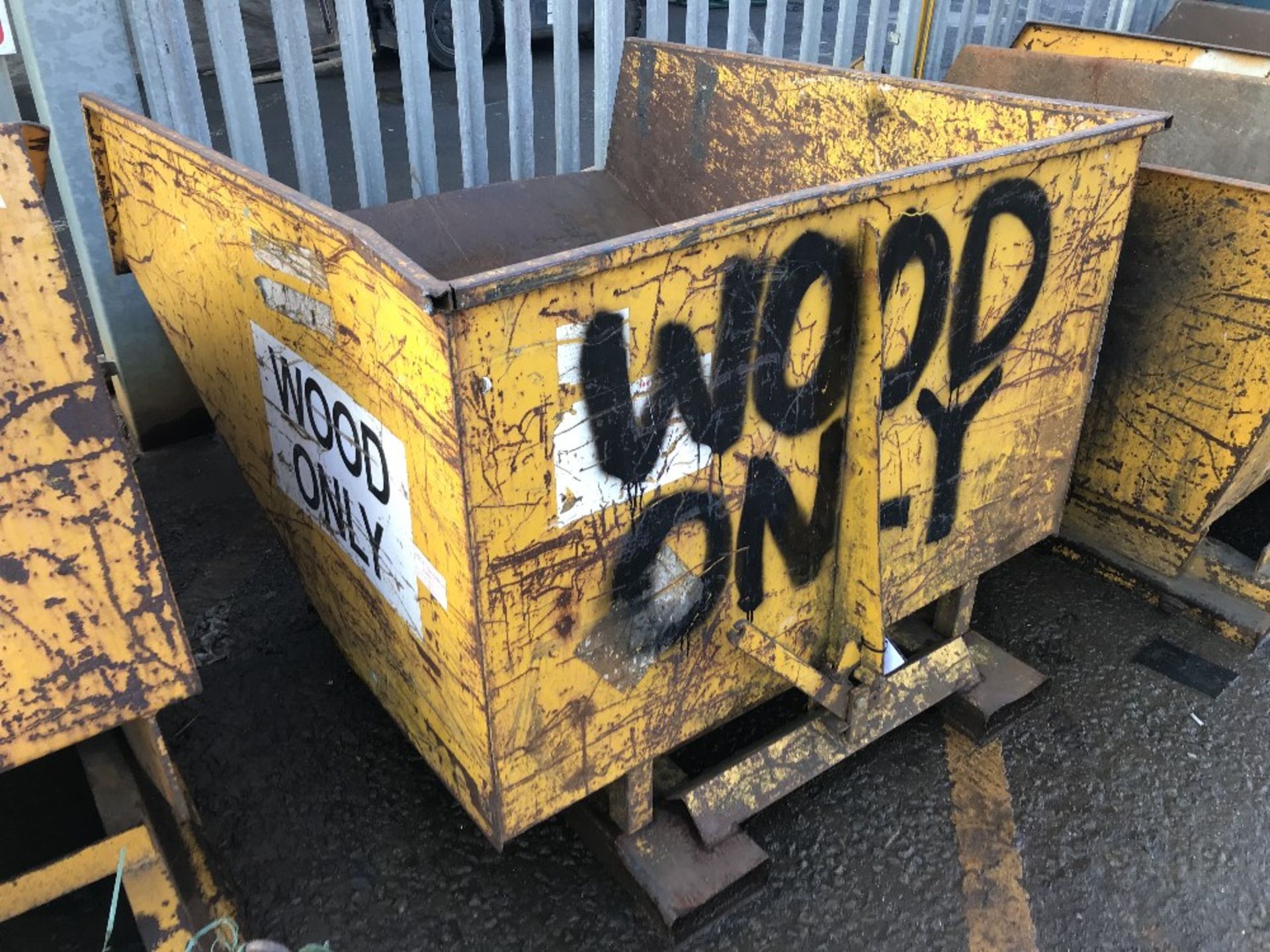Unbranded Tipping Skip - Image 3 of 3