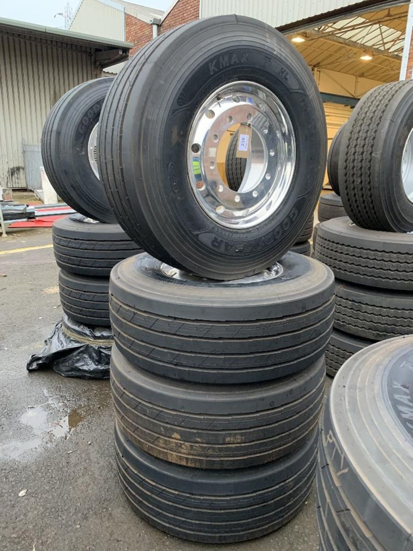 (4) Goodyear KMAX THL tyres & (4) Alcoa LVLONE Highly Polished Alumnium Wheels