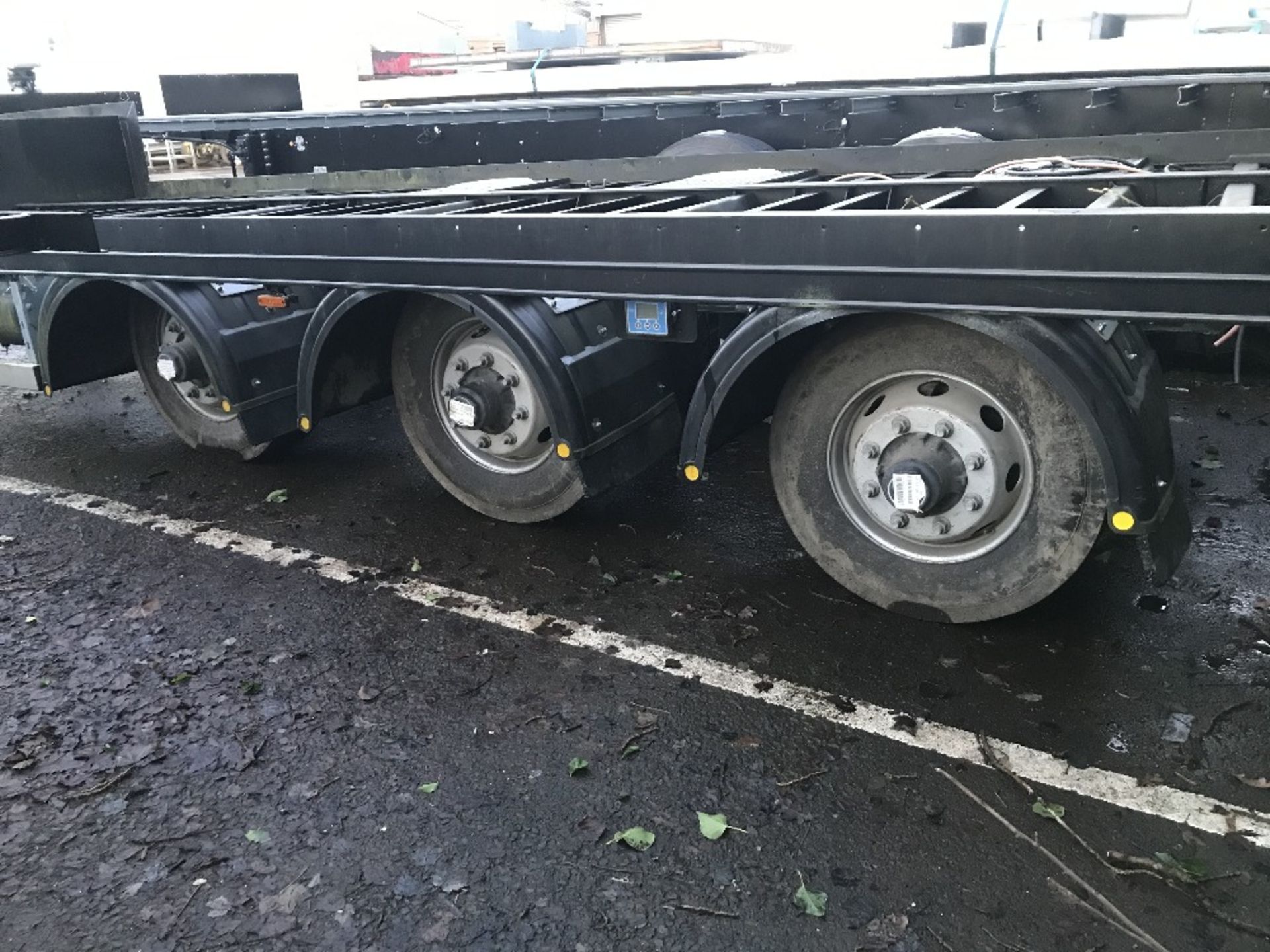 12M Triaxle Double Deck Box Van chassis - Image 5 of 6