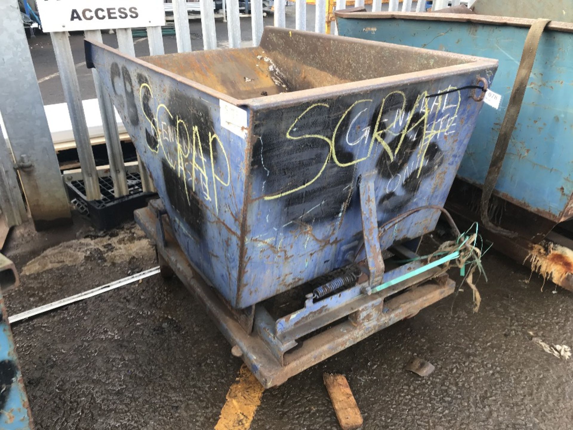 Unbranded Tipping Skip - Image 2 of 4