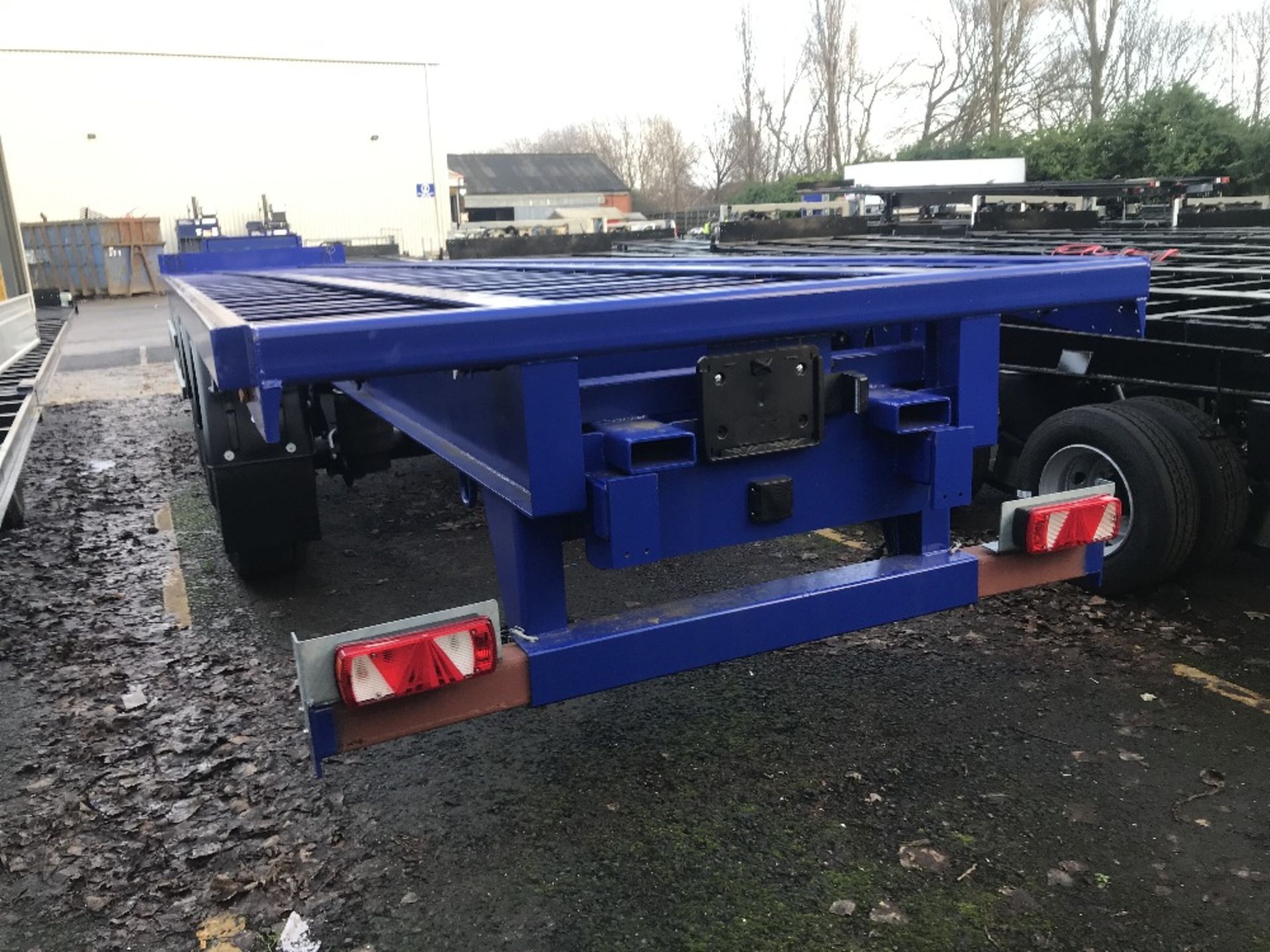 13.6M Straight Frame c/side triaxle chassis - Image 8 of 12