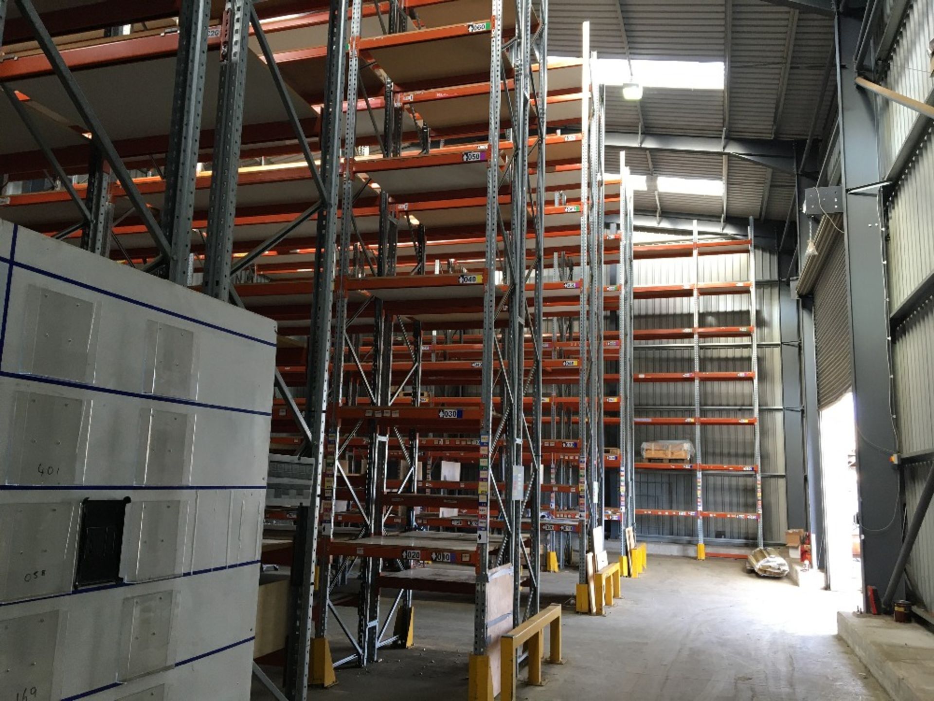 Contents of the Onsite Stores to include Racking, Flooring & Welfare Cabin - Bild 11 aus 14