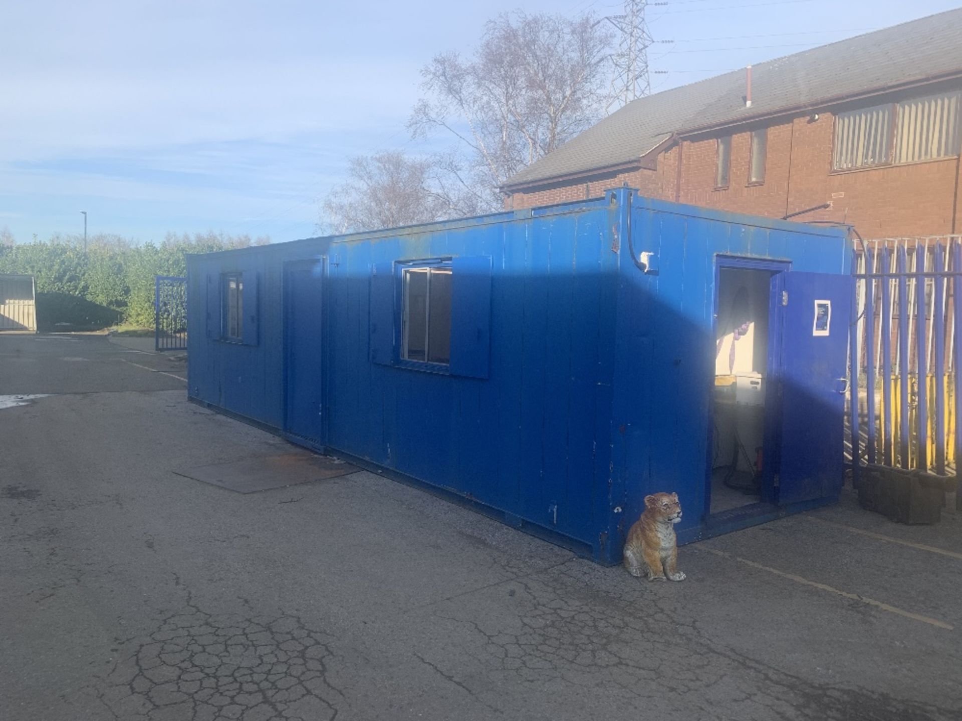 32ft welfare container unit with contents to include