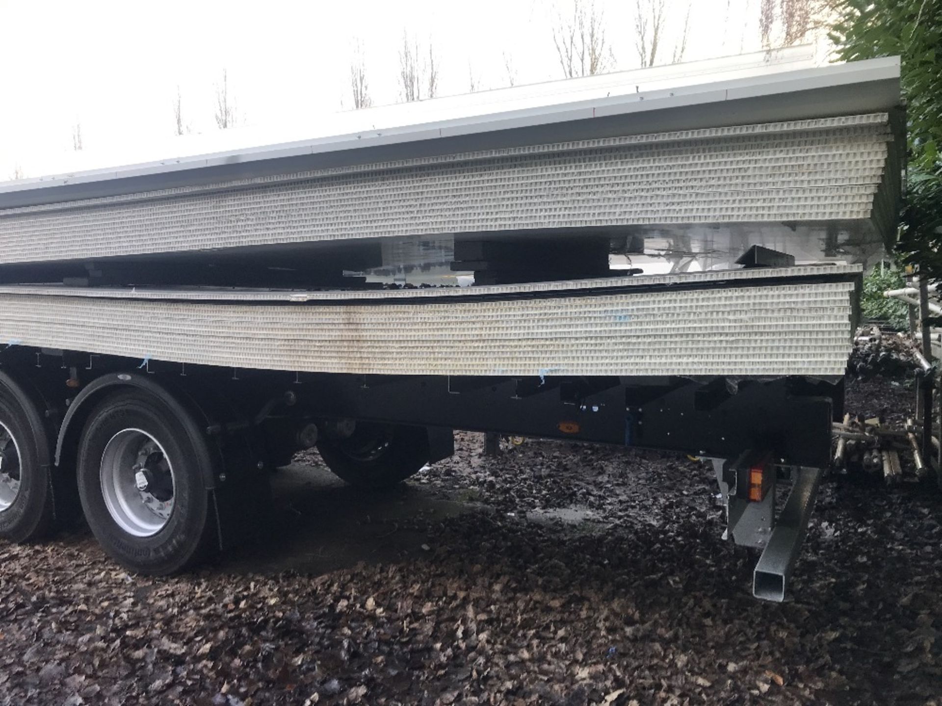13.6M Straight Frame tandem Axle van chassis - Image 6 of 6