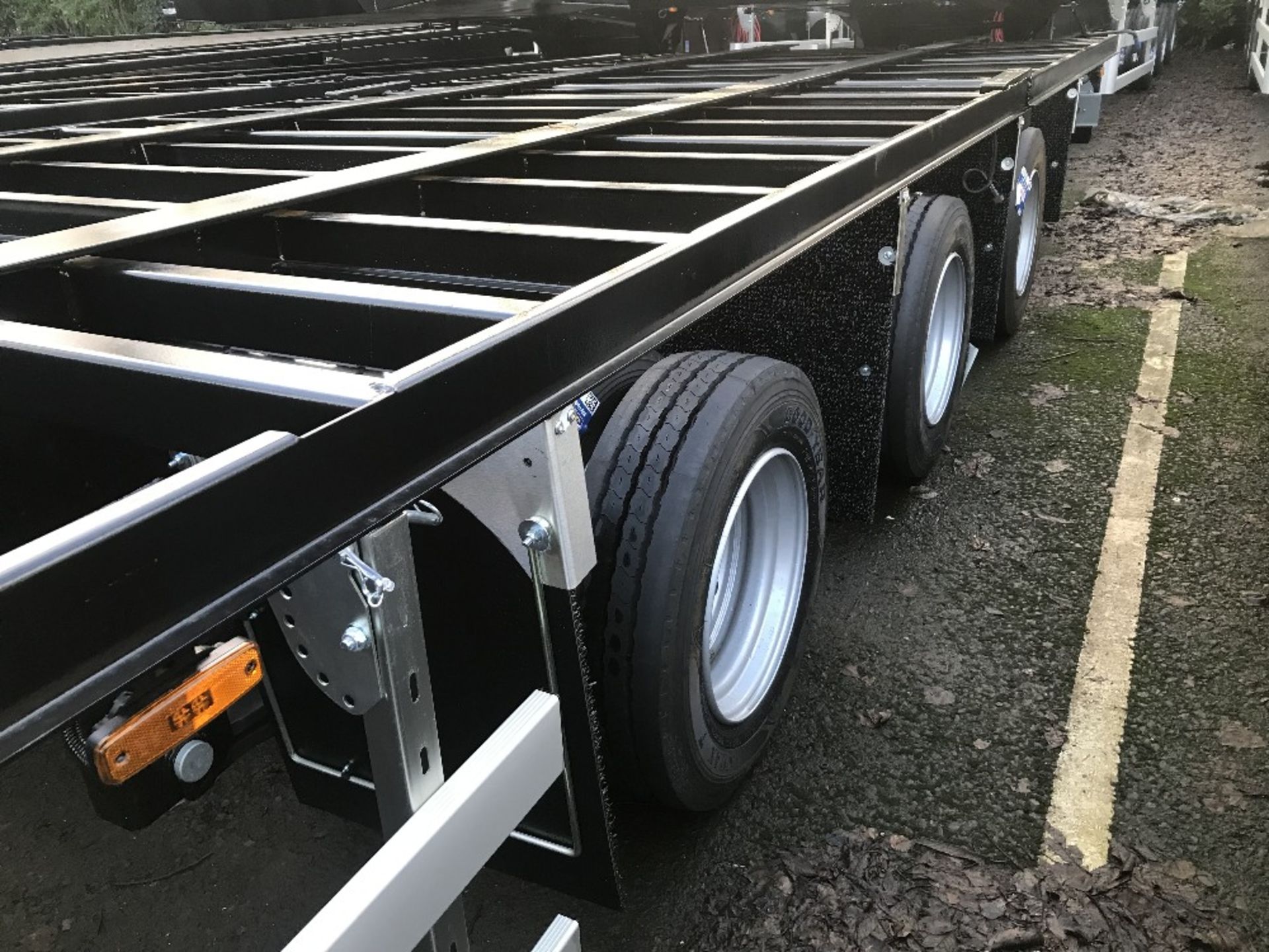 13.6M Straight Frame Double Deck wedge van chassis - Image 6 of 7