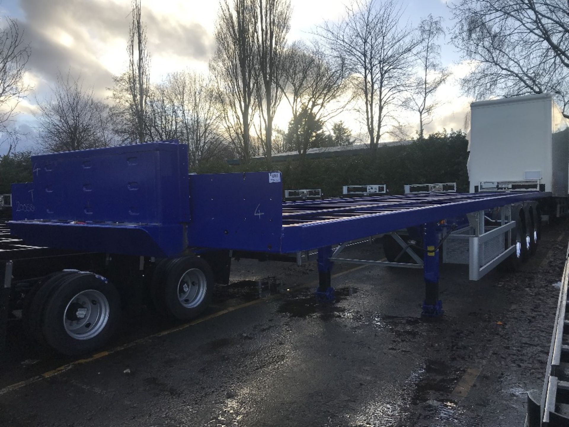 13.6M Straight Frame c/side triaxle chassis - Image 2 of 12