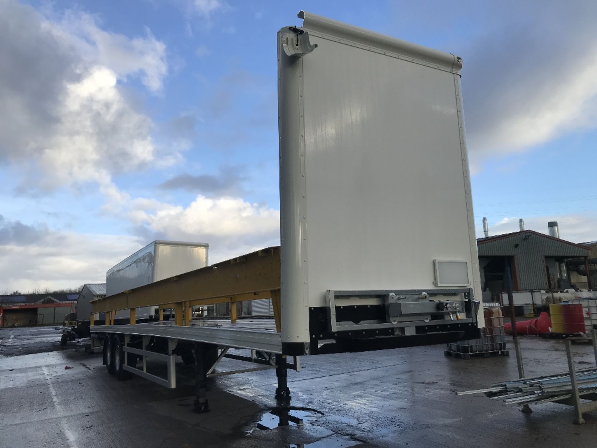 13.6M Straight Frame tandem Axle van chassis