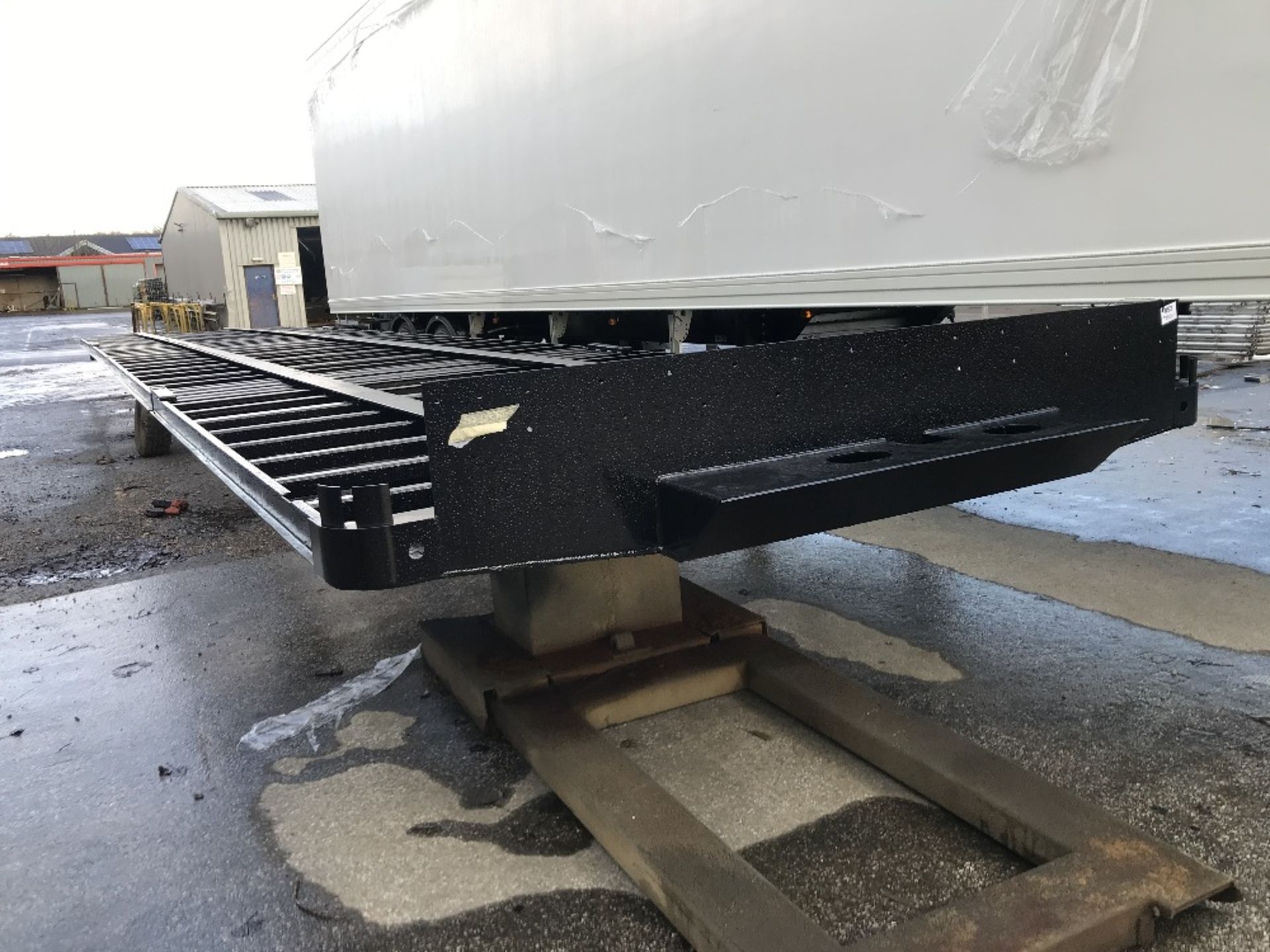 13.6M Straight Frame Double Deck wedge van chassis