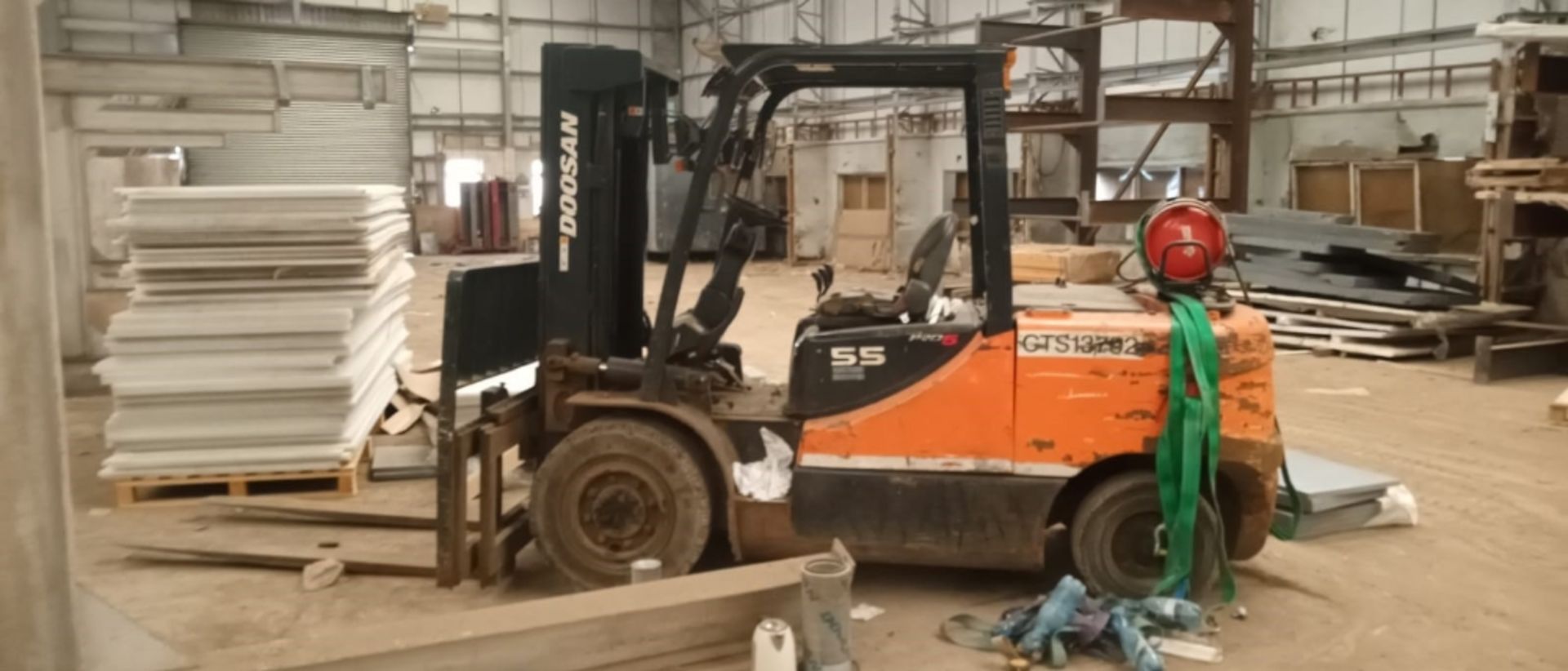 Doosan G55C-7 Gas Powered Forklift - Image 3 of 5