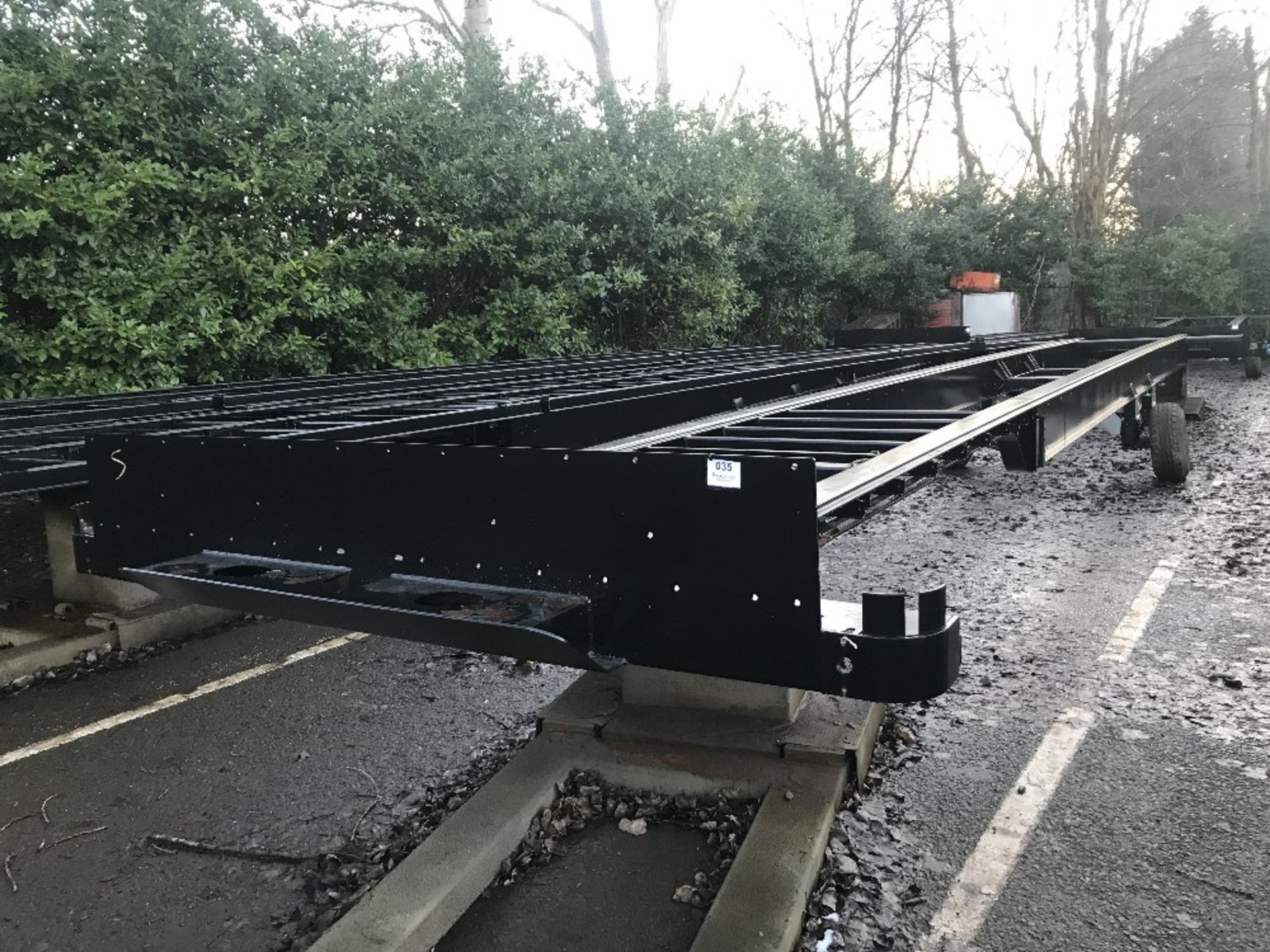 13.6M Straight Frame tandem Axle van chassis