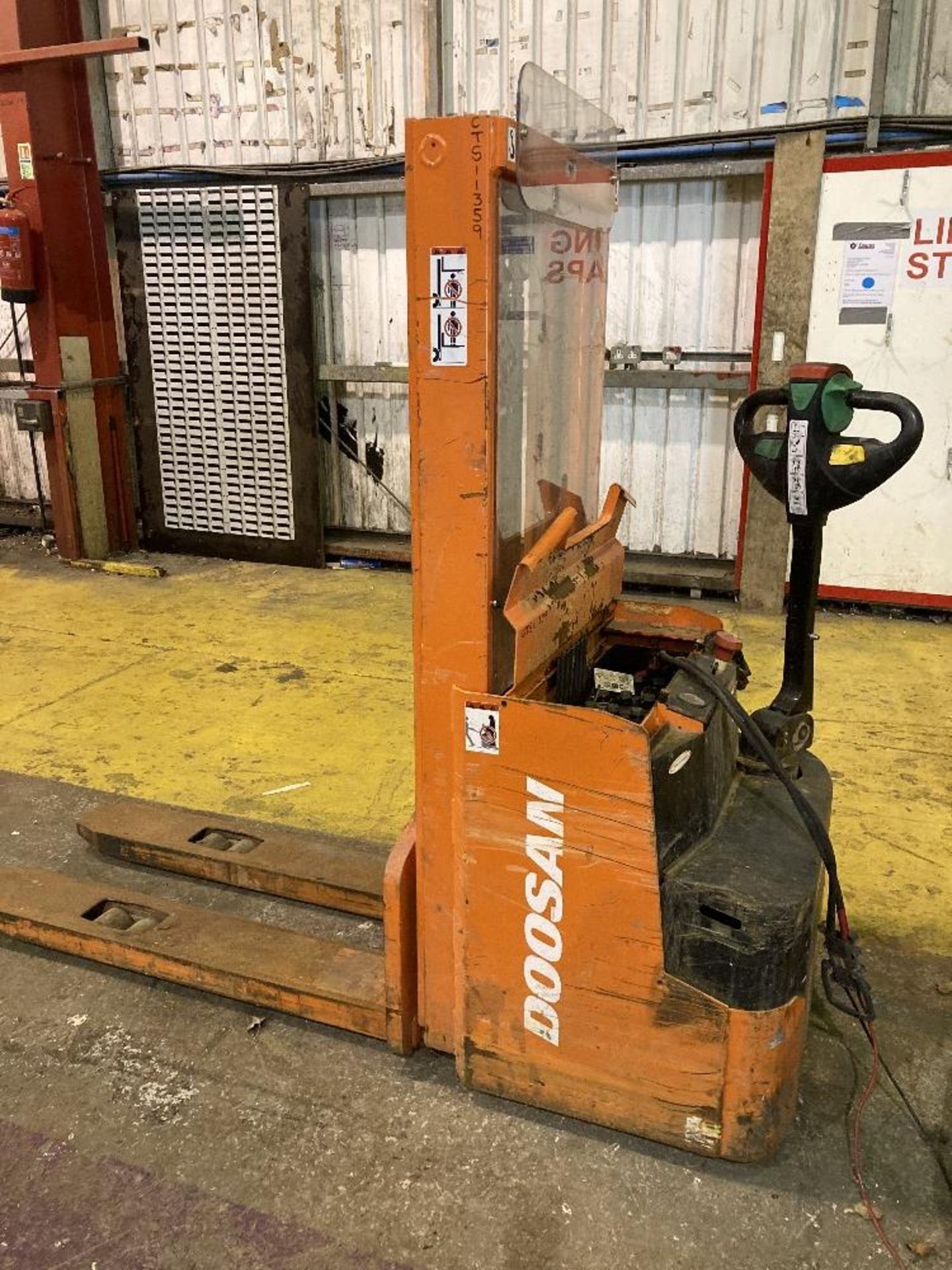 Doosan LEDS 16 C Pedestrian Pallet Truck & Charger