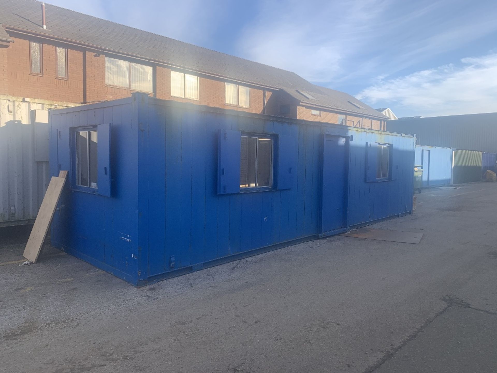 32ft welfare container unit with contents to include - Image 2 of 6
