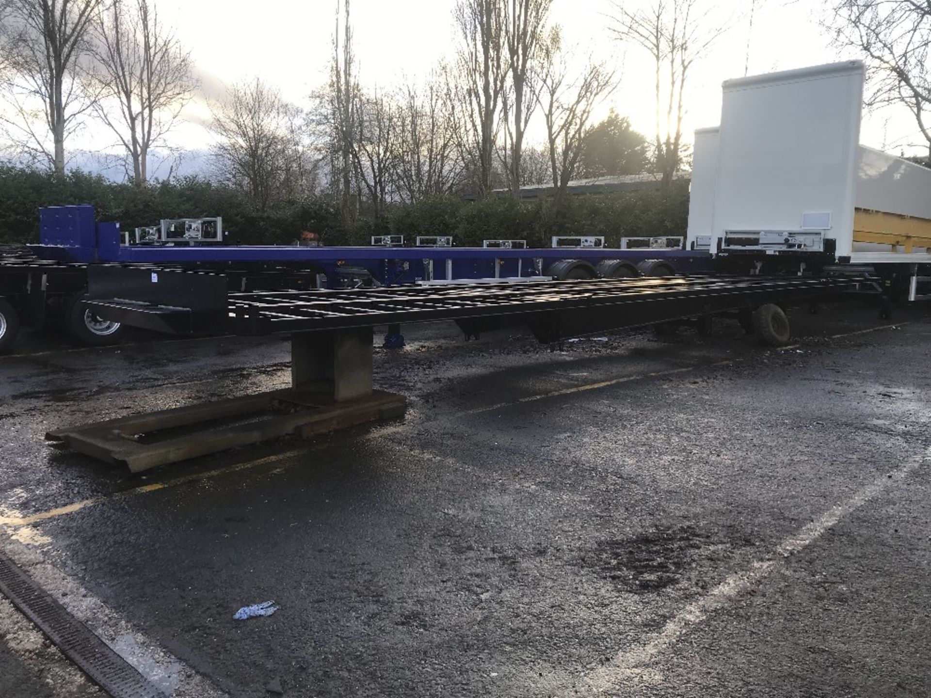 13.6M Straight Frame Double Deck wedge van chassis - Image 2 of 4