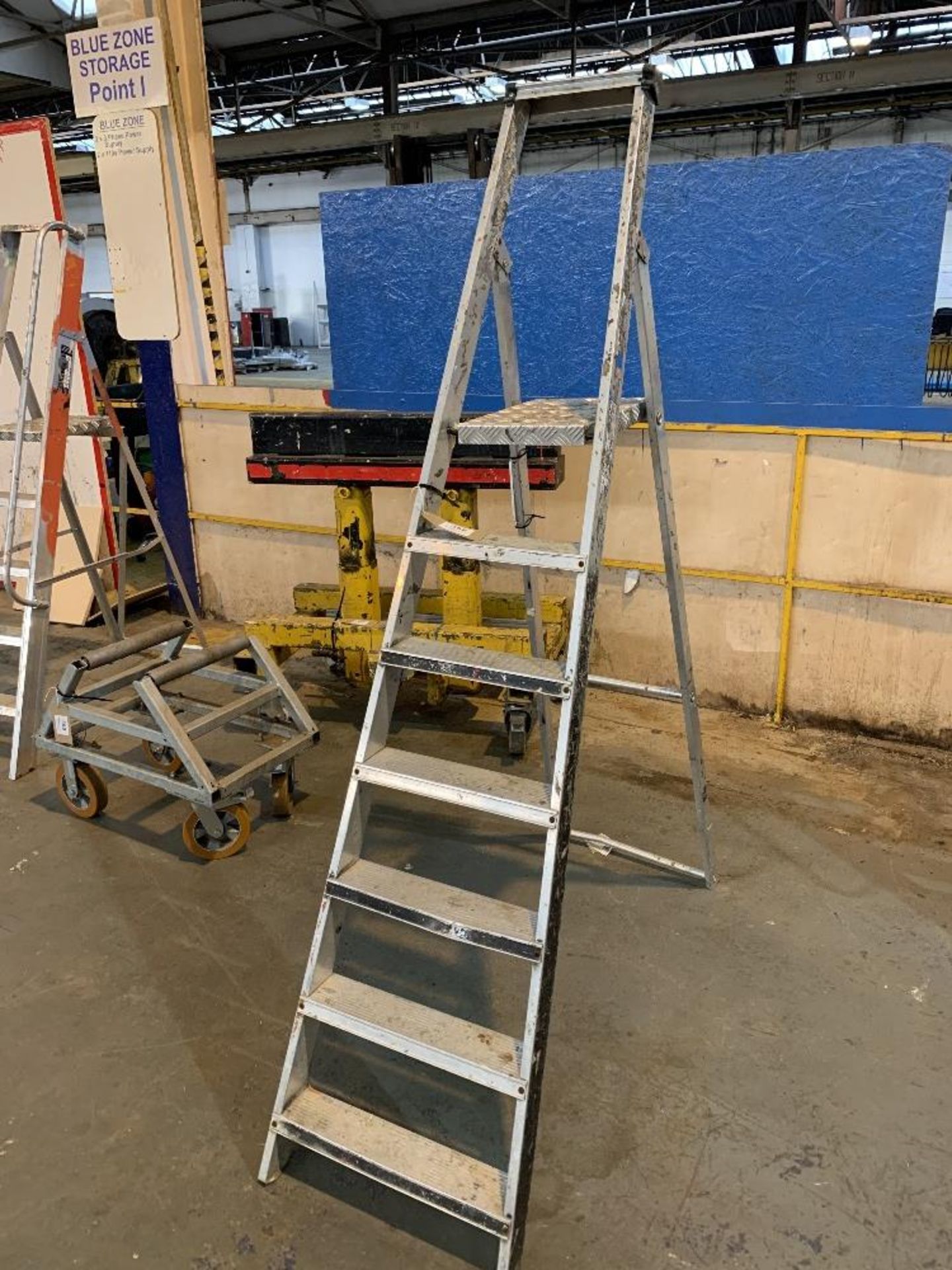 7 Rung Step Ladder - Image 2 of 2