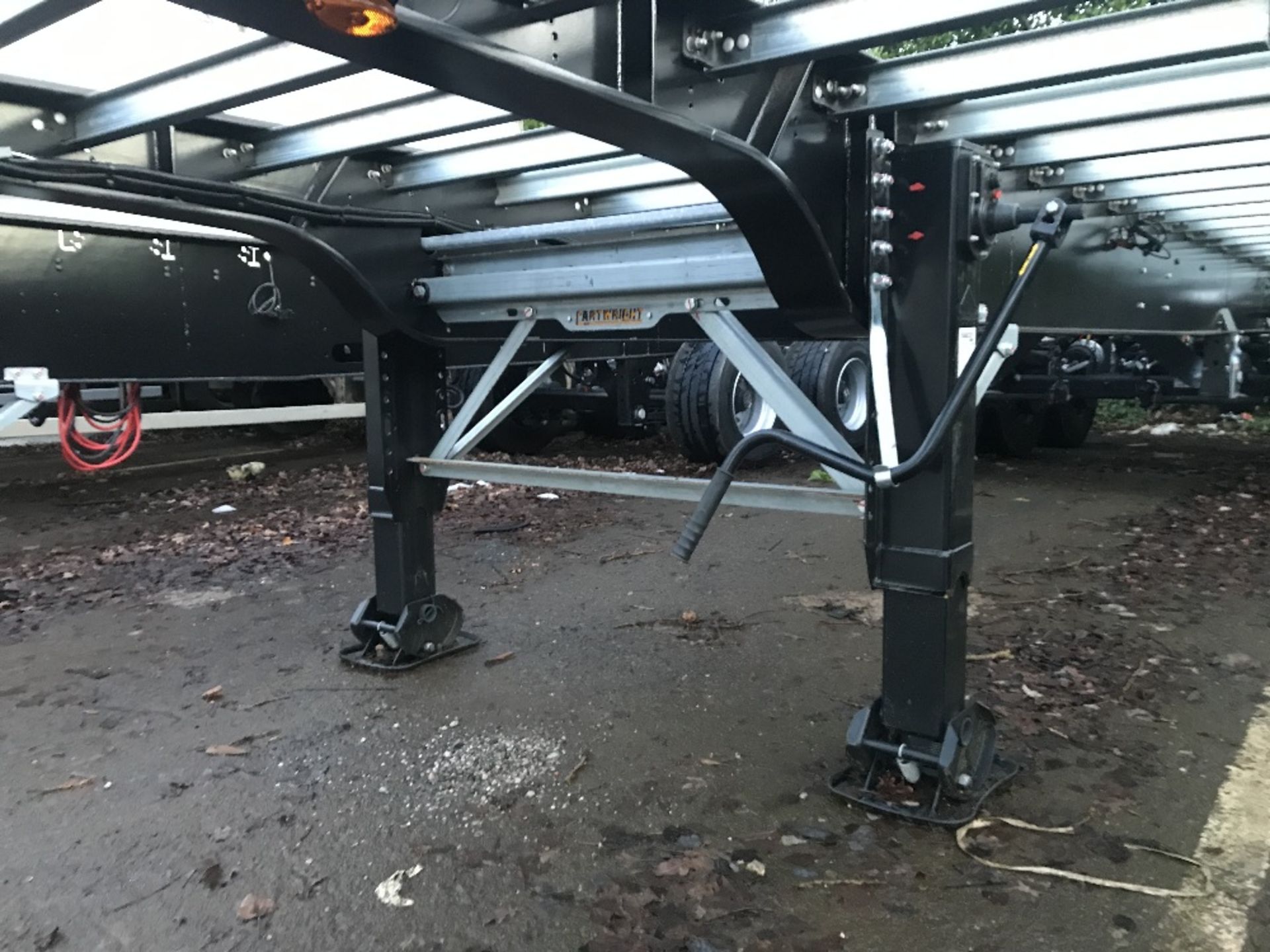 13.6M Straight Frame tandem Axle van chassis - Bild 4 aus 6