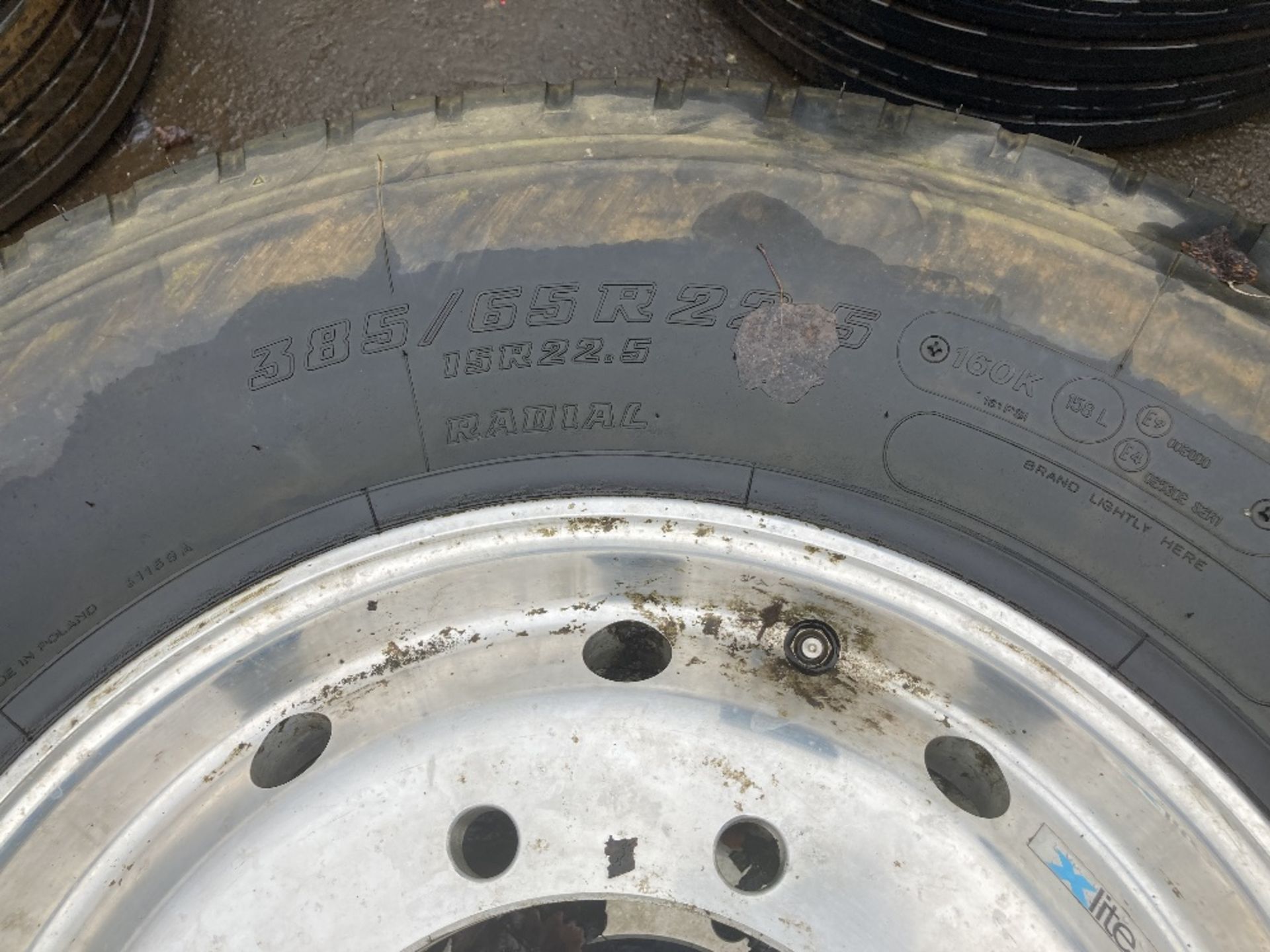 (2) Bridgestone R168 Plus 385/65R 22.5 tyre(2) Xlite 1410 22.5 x 11.75 ...
