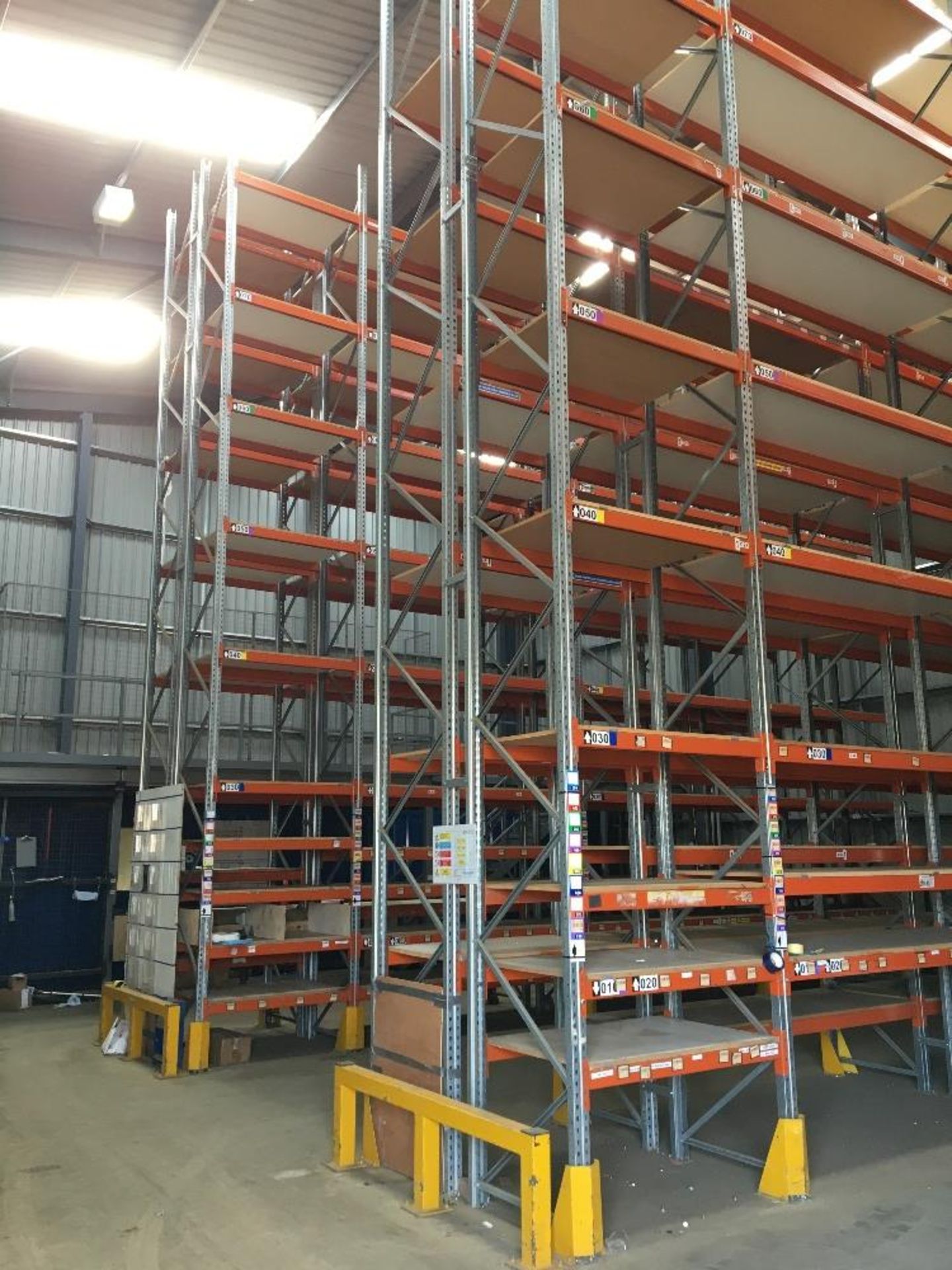 Contents of the Onsite Stores to include Racking, Flooring & Welfare Cabin - Bild 4 aus 14