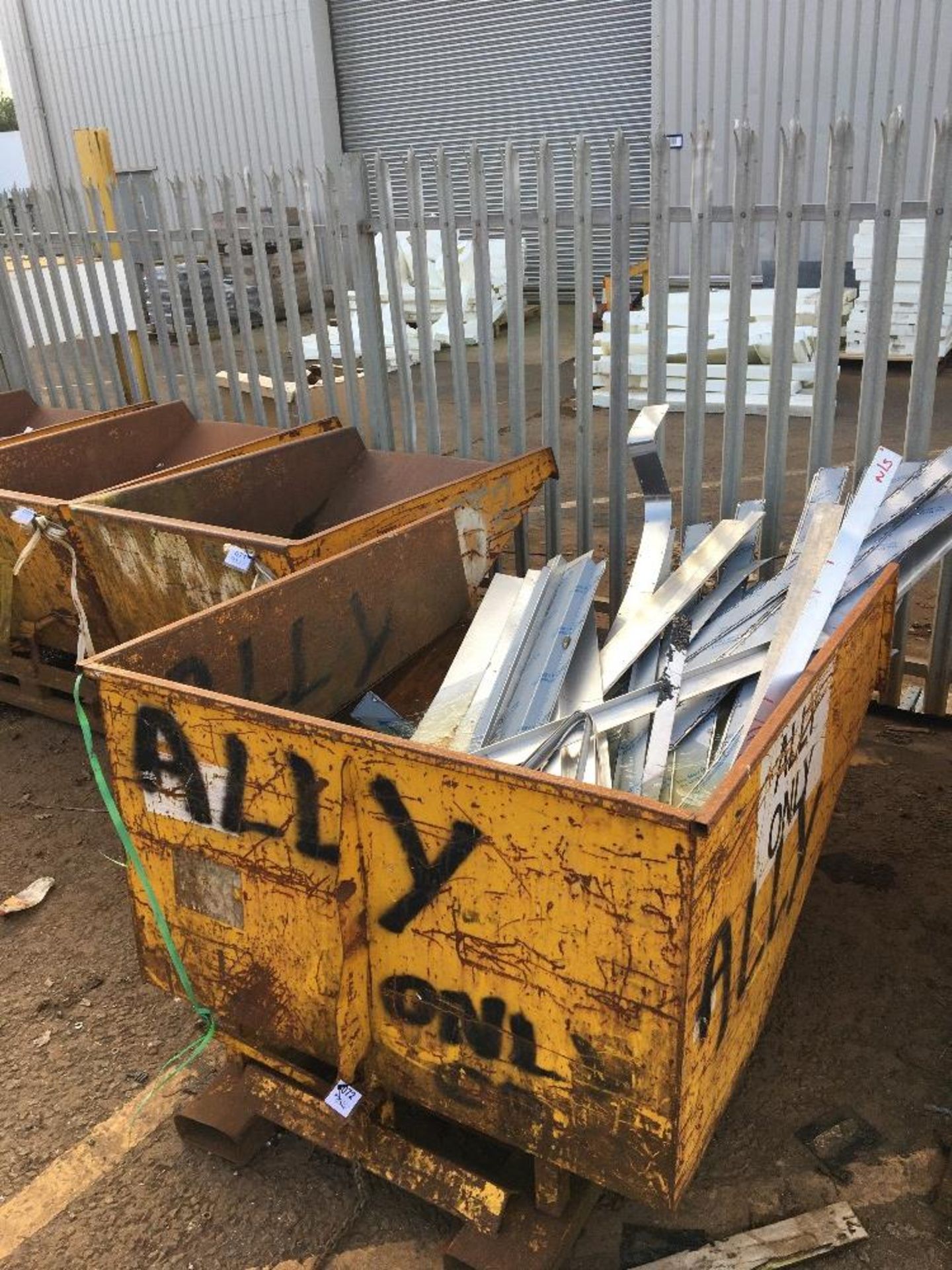 Unbranded Tipping Skip - Image 3 of 7